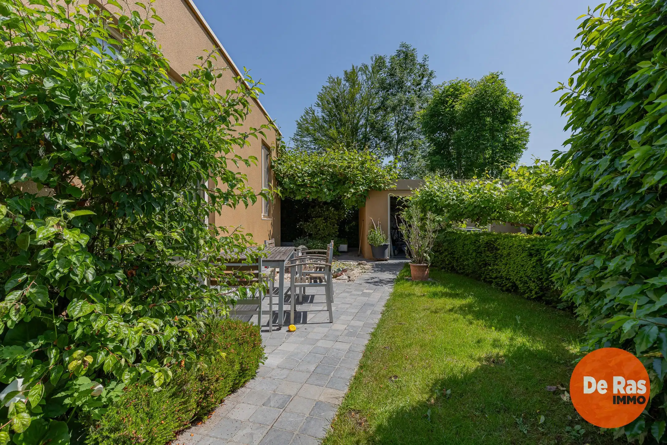 WETTEREN - Open bebouwing in rustige straat met leuke tuin foto 21