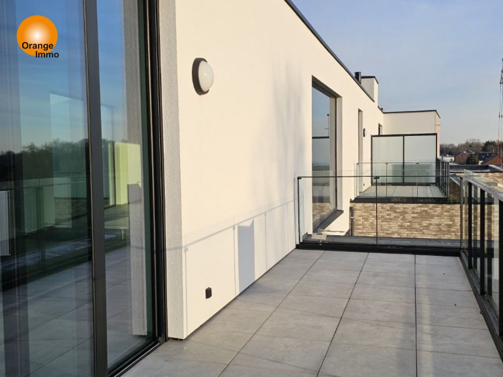 Stijlvol penthouse van 154m ²  met 3 slaapkamers en 4 terrassen van in totaal 60m². Tot 30/06/2025 is het mogelijk om te kopen aan 6% btw.  foto 5