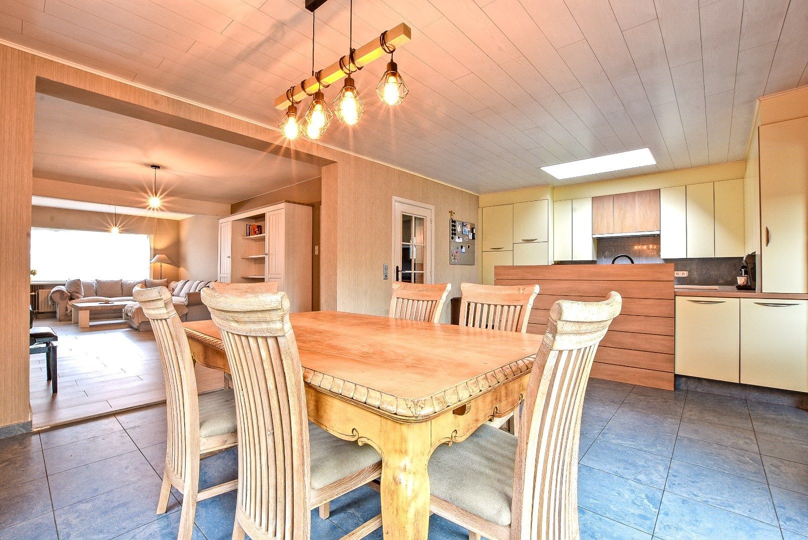 Instapklare alleenstaande woning met 4/5 slaapkamer op 2.084m² te Diksmuide! foto 7