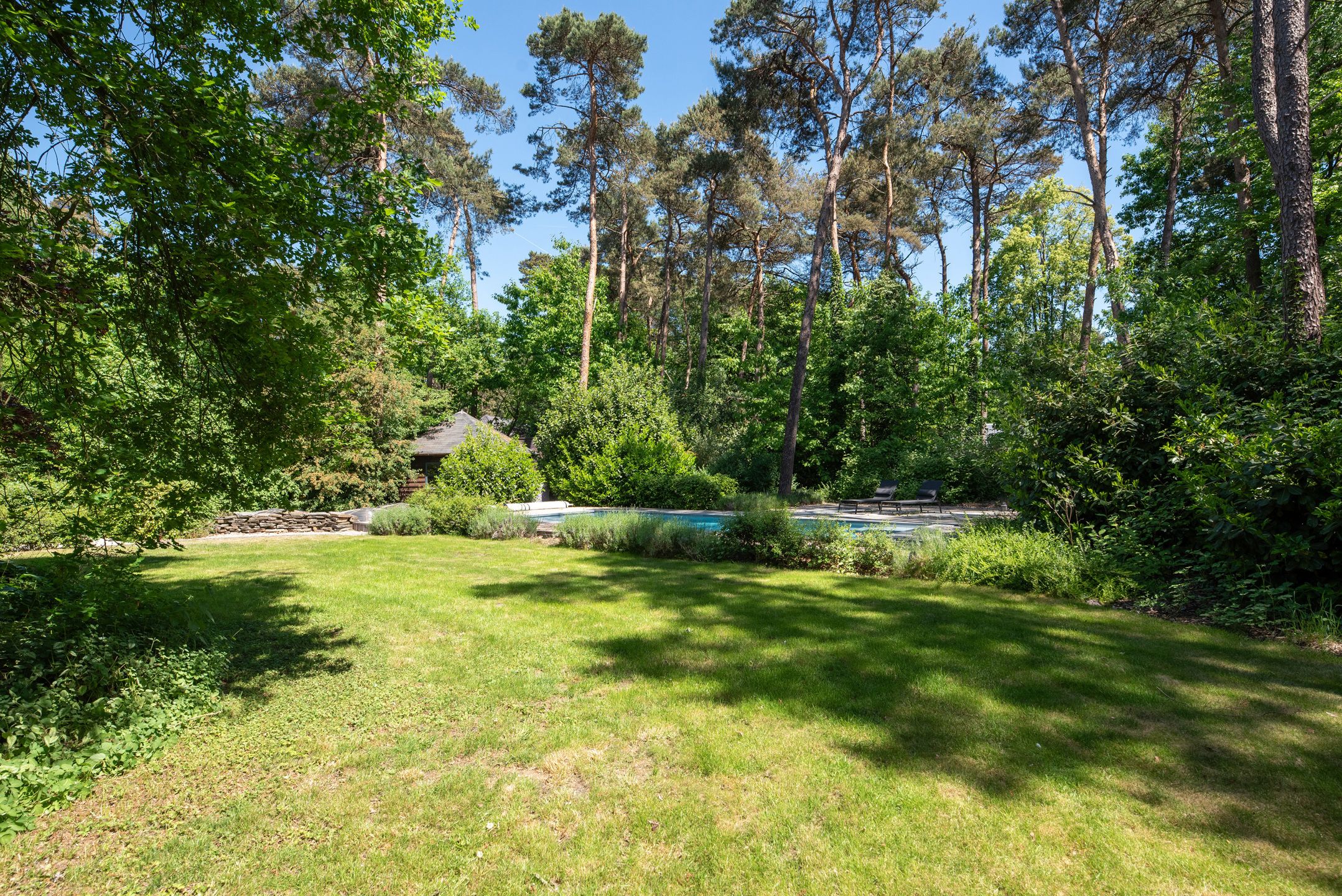 Woning met zwembad op zuidgericht perceel van ca. 2145 m² foto 34