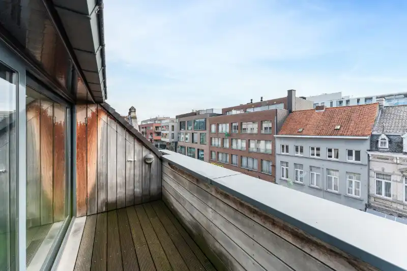 Ruim duplex dakappartement met twee slaapkamers nabij de Grote Markt foto 7