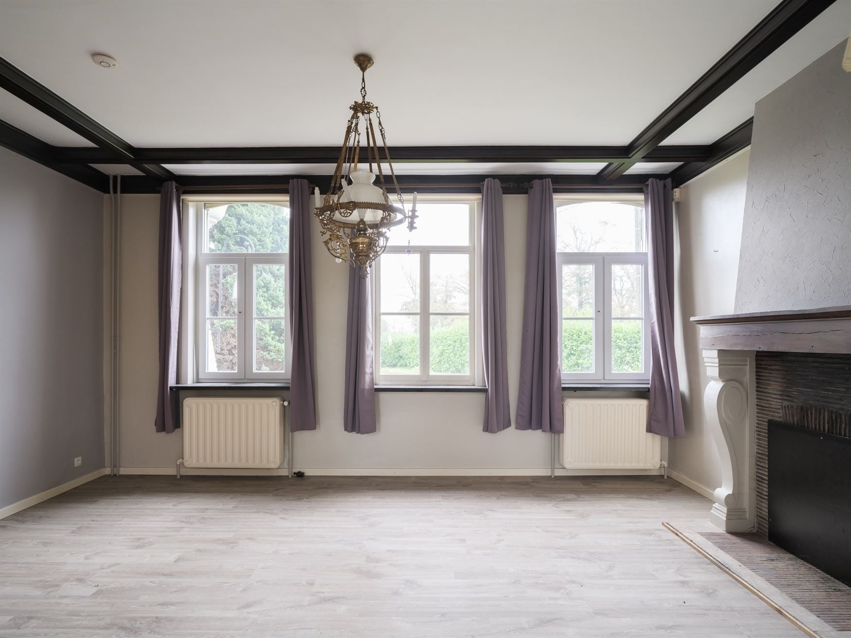 Karakterwoning met riante bijgebouwen foto 7
