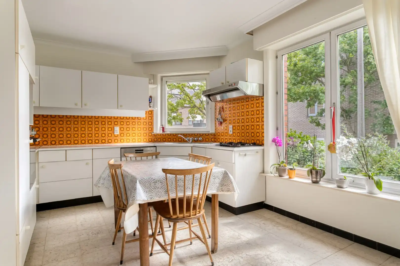 Mooi, uiterst lichtrijk appartement in het hart van Wevelgem! foto 9