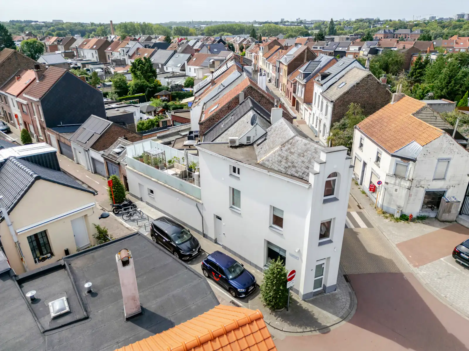 Gezinswoning met spectaculair dakterras & veel mogelijkheden foto 2