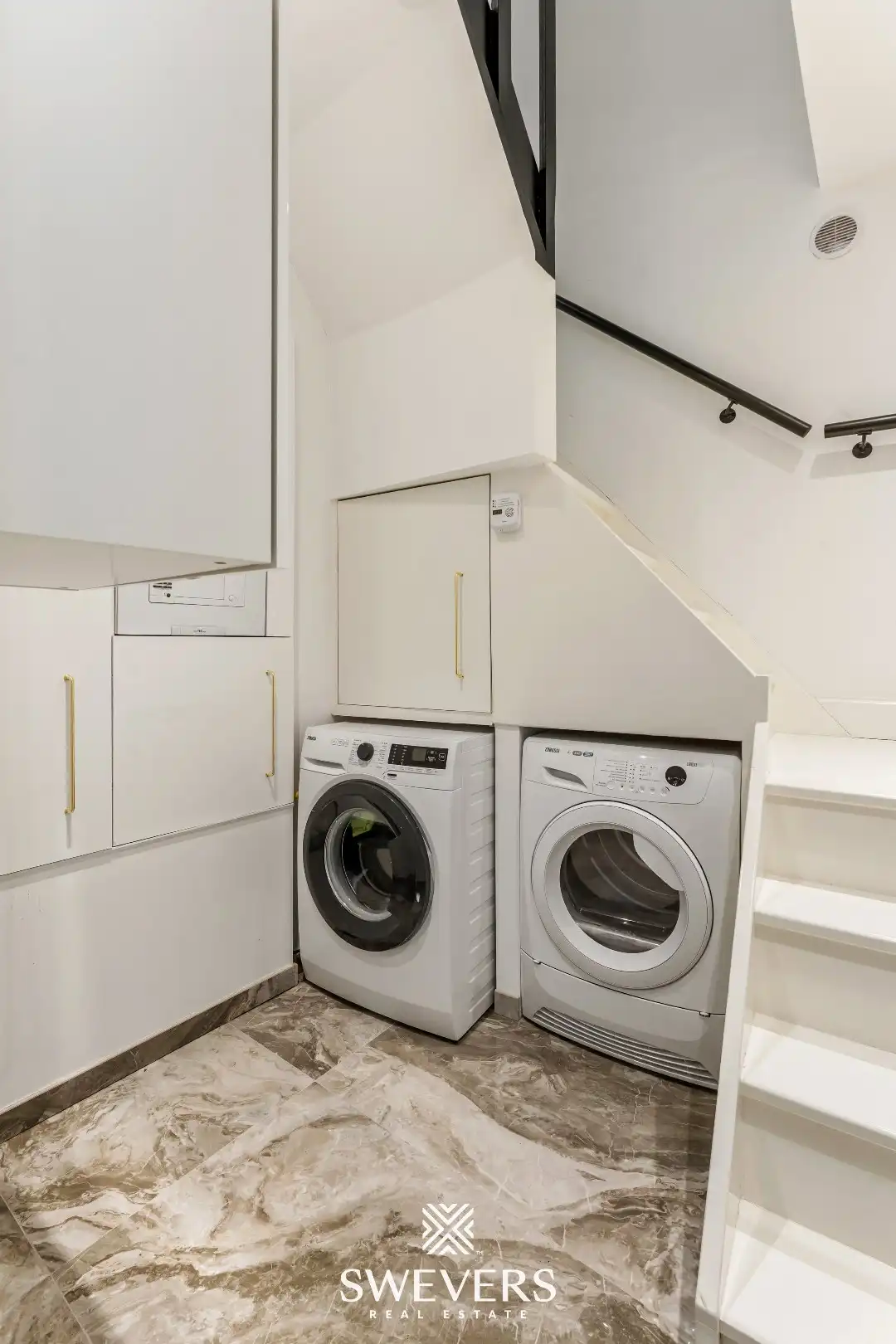 Veelzijdig pand met duplexappartement op centrale ligging in Sint-Truiden – volledig gerenoveerd in 2023 foto 30
