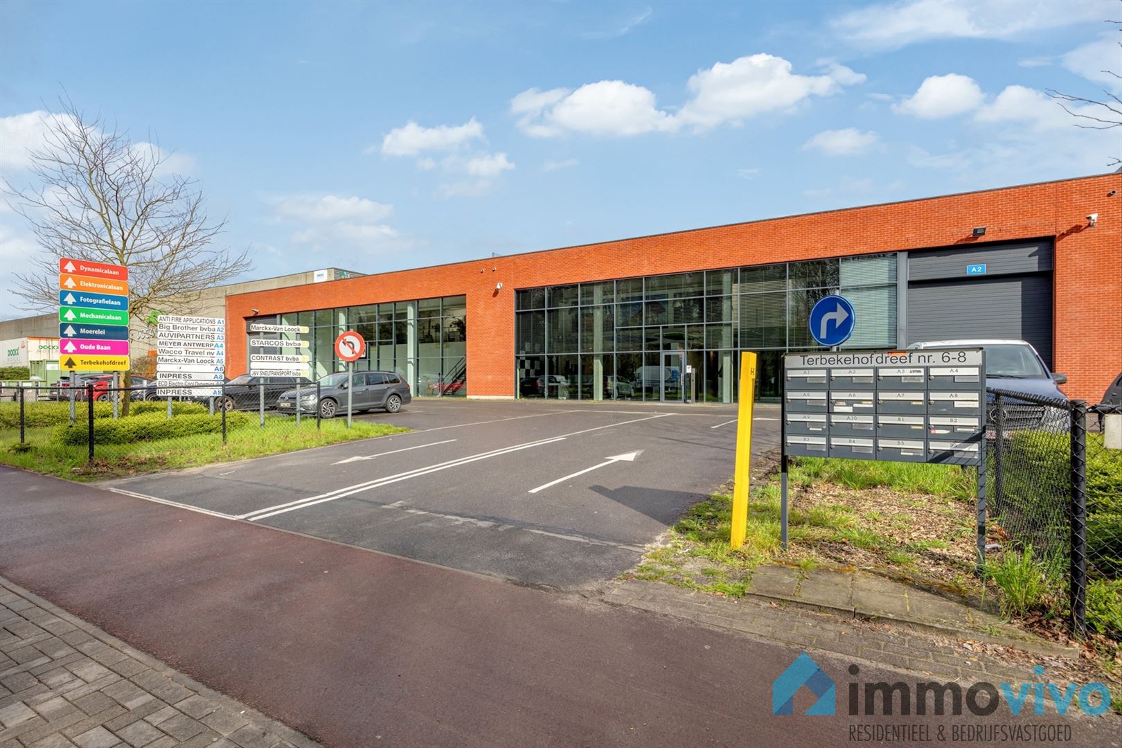 Instapklare KMO-unit van 400 m² met 160 m² kantoor en 5 pp. op toplocatie foto 25