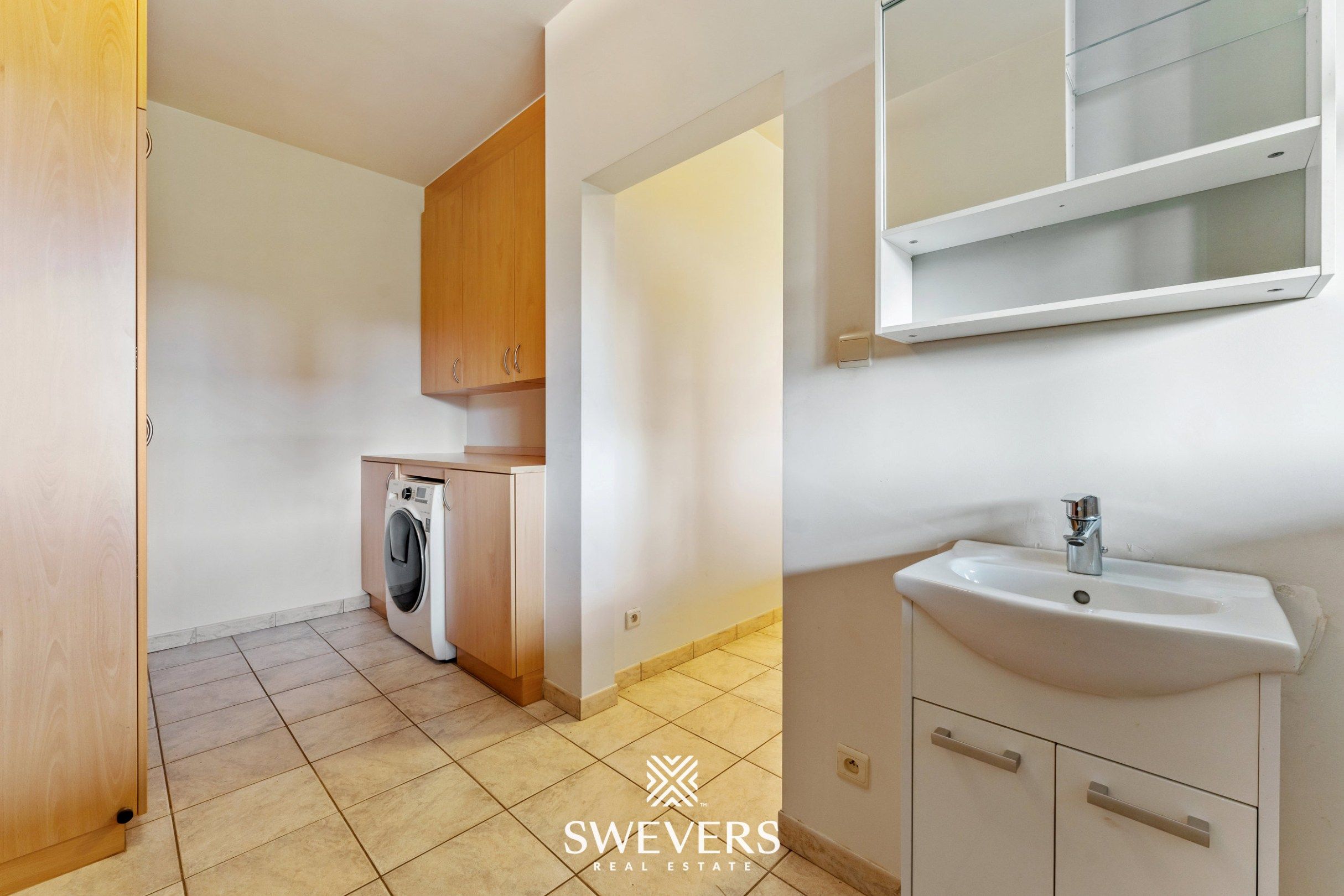 Ruime open bebouwing met 4 slaapkamers en zonnige tuin in Houthalen foto 16