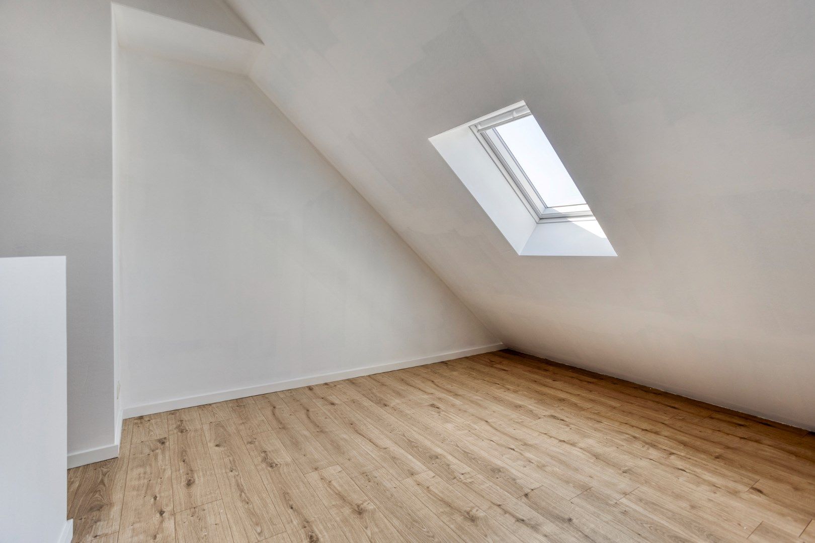 Volledig gerenoveerde woning met 3/4 slpks te Sint-Jozef-Olen ! foto 23