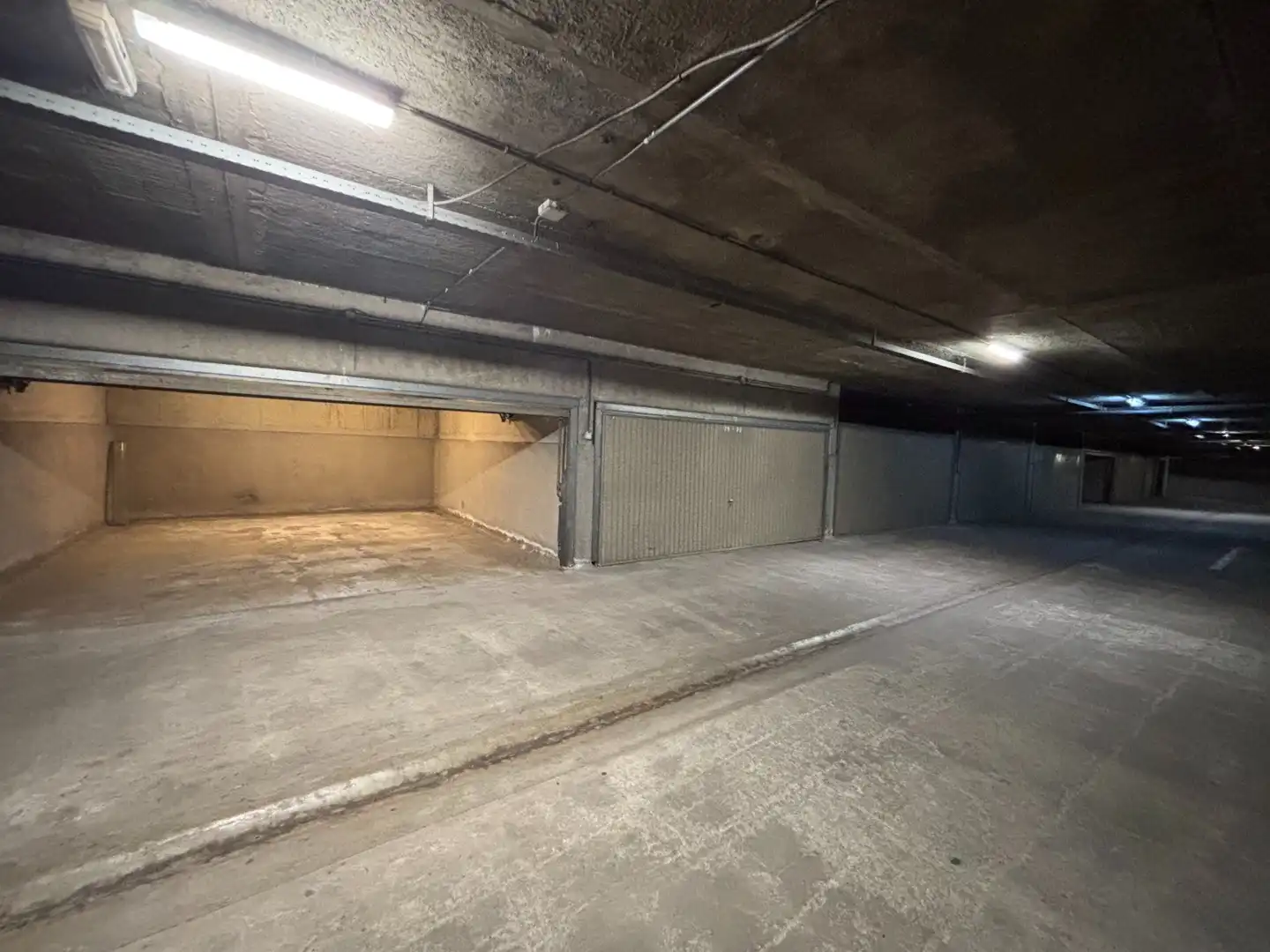 Dubbele garage TE HUUR foto 5