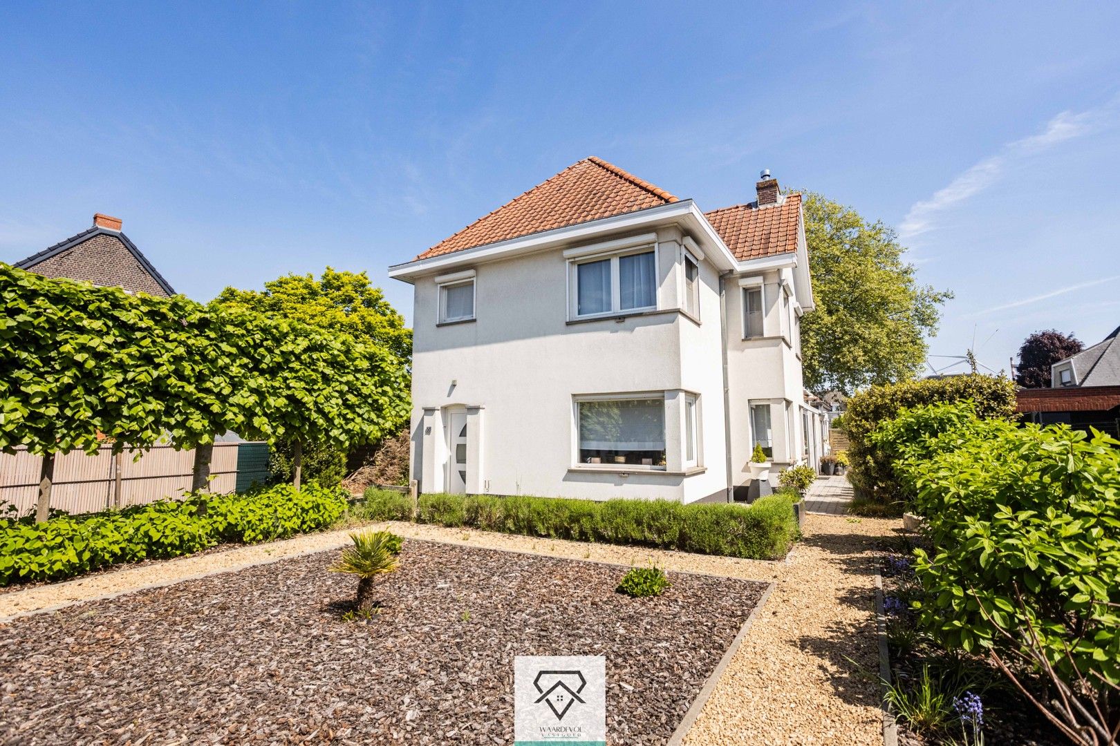 Vrijstaande woning met zuidgeoriënteerd terras foto {{pictureIndex}}