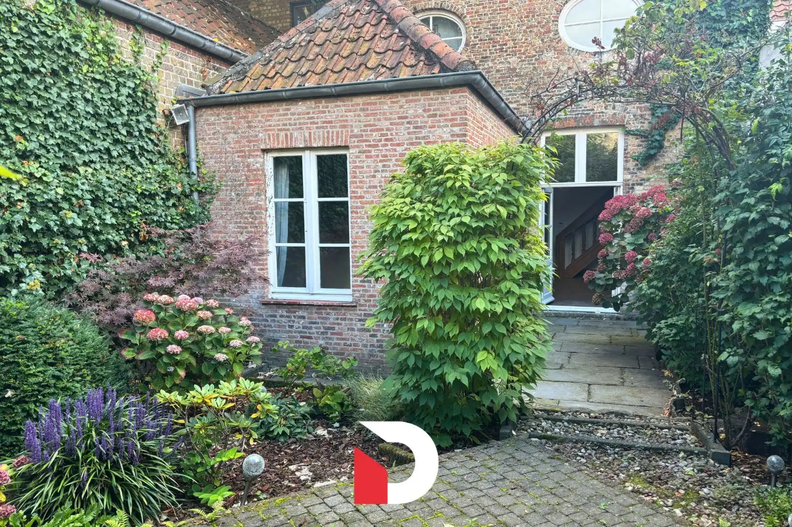 Woning in centrum Brugge met 4 slaapkamers en een gezellige stadstuin foto 9