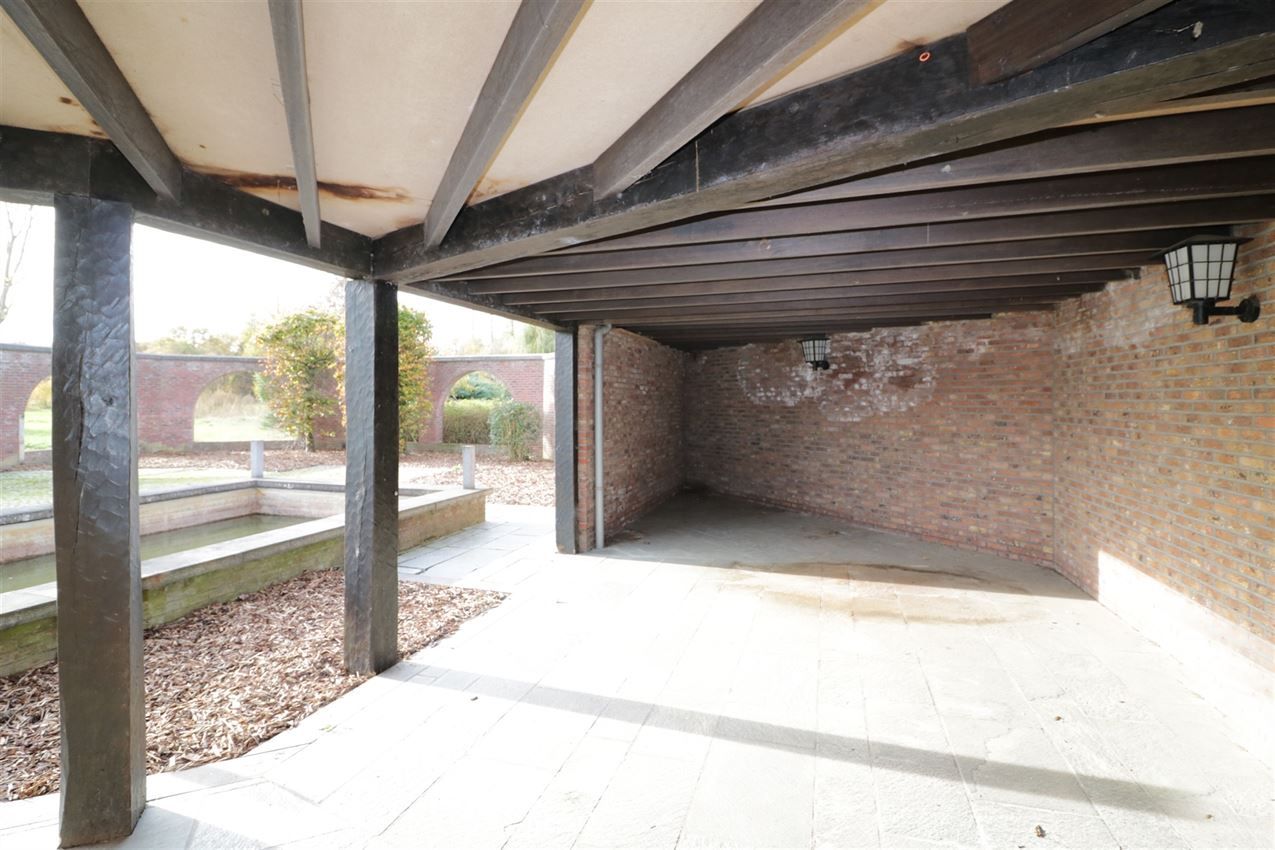 Villawoning met 4 slaapkamers en bijgebouw foto 7