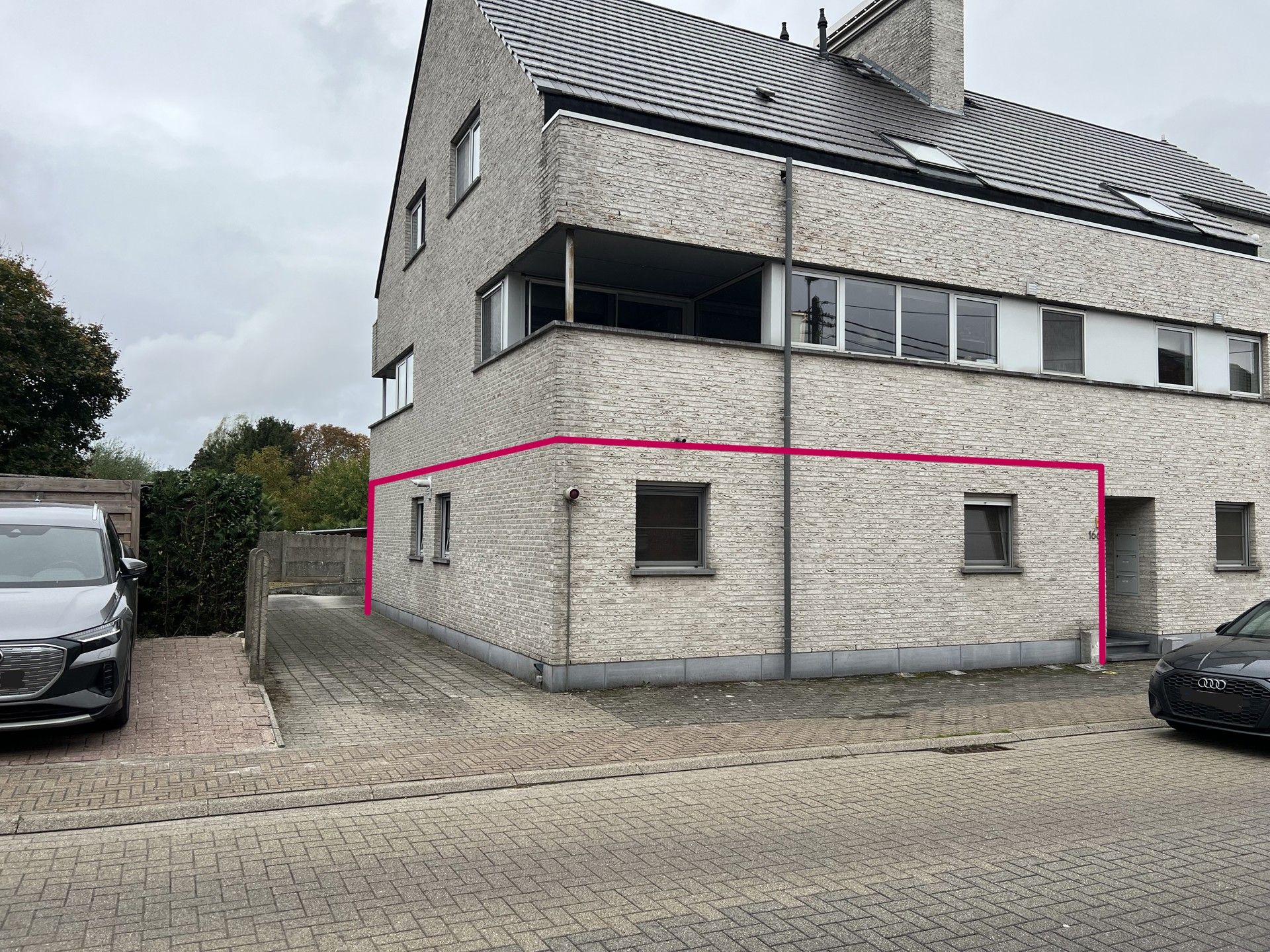 Super goed gelegen en prachtig gelijkvloers appartement foto 2