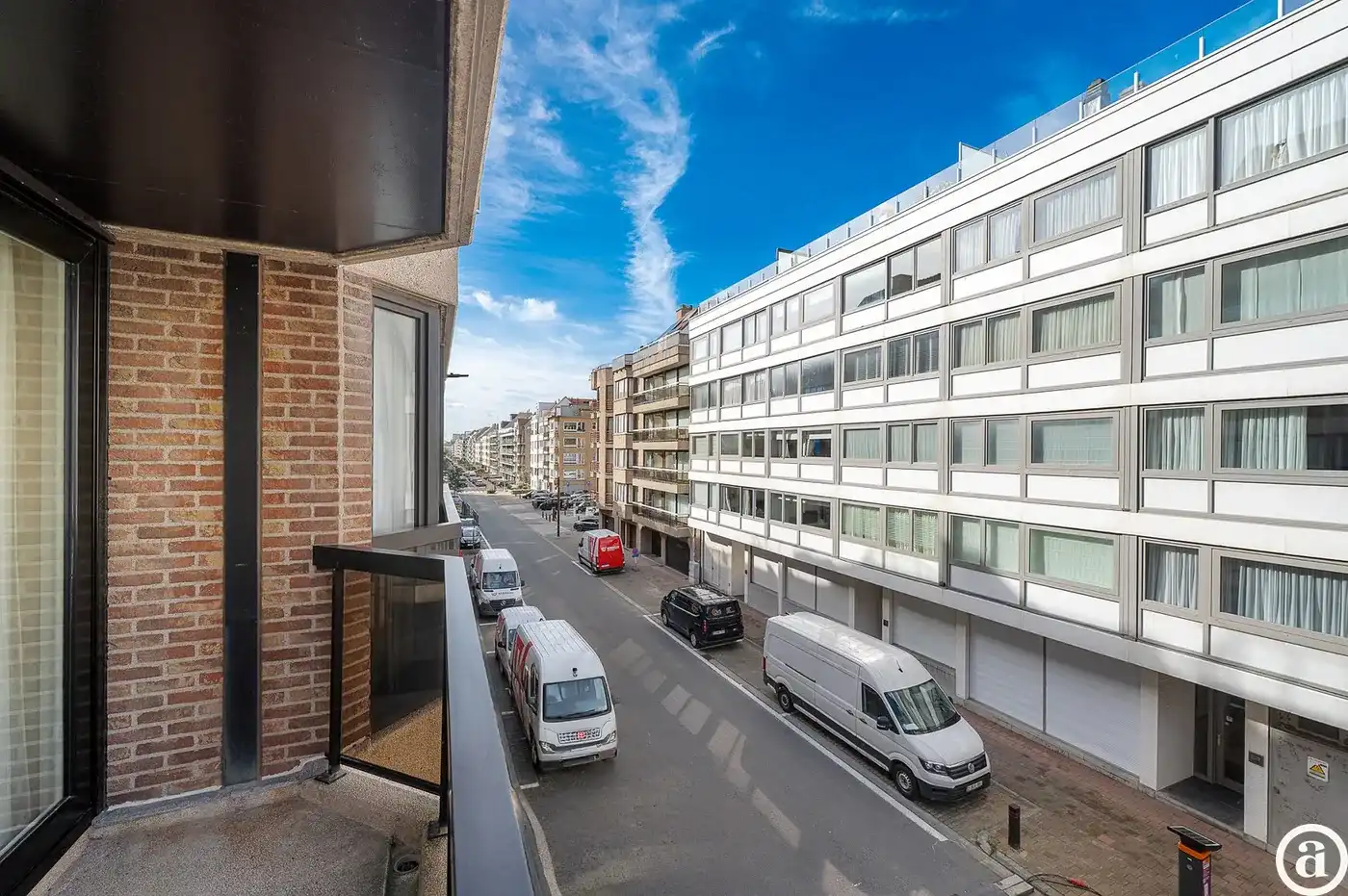 Lichtrijk hoekappartement met zijdelings zeezicht, centrum   foto 3