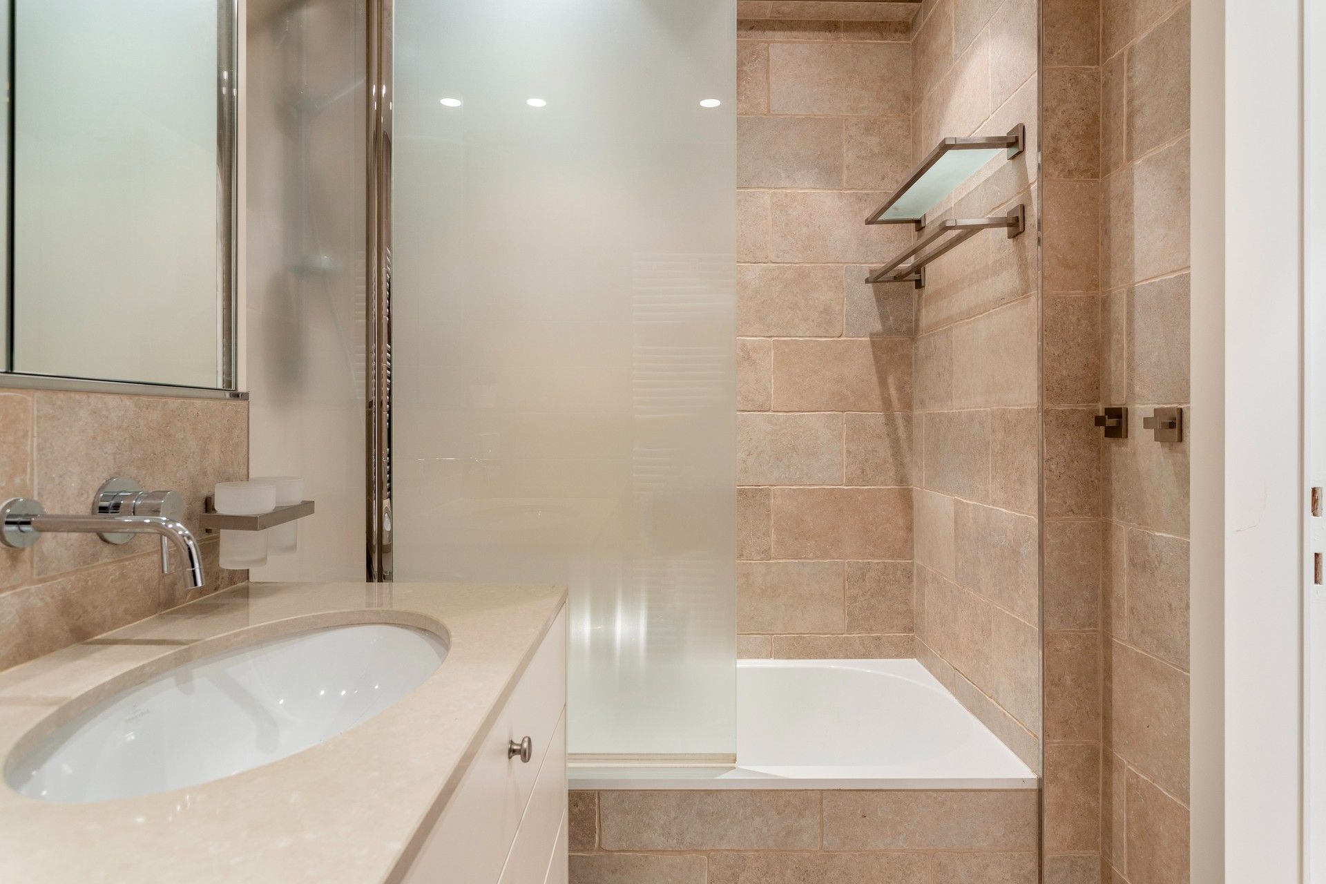 Gemeubeld: Prachtige pied-à-terre aan het Rubensplein foto 14