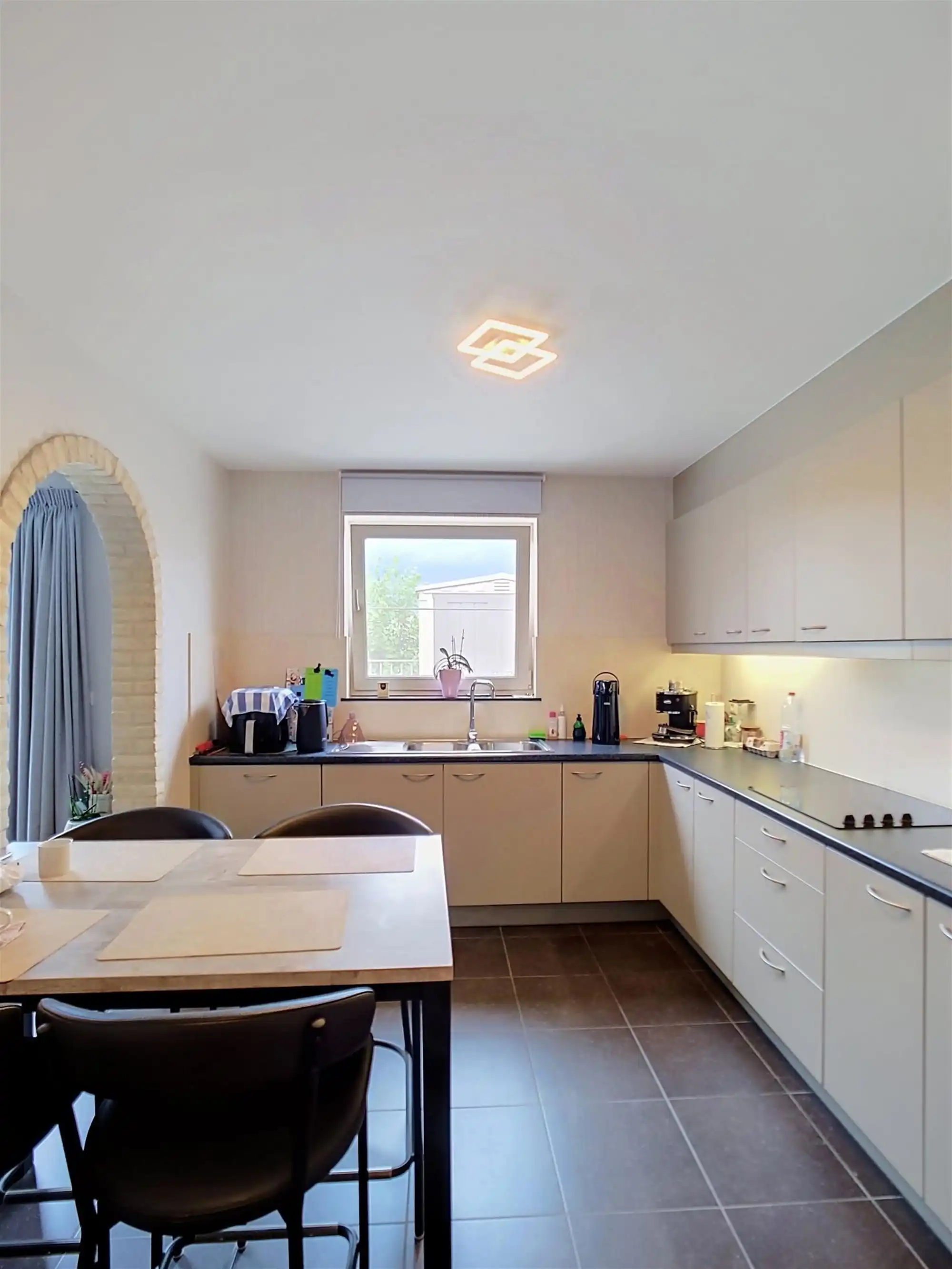 Ruim en verzorgd appartement met 2 slaapkamers, terras en autostaanplaats in centrum Itegem foto 8