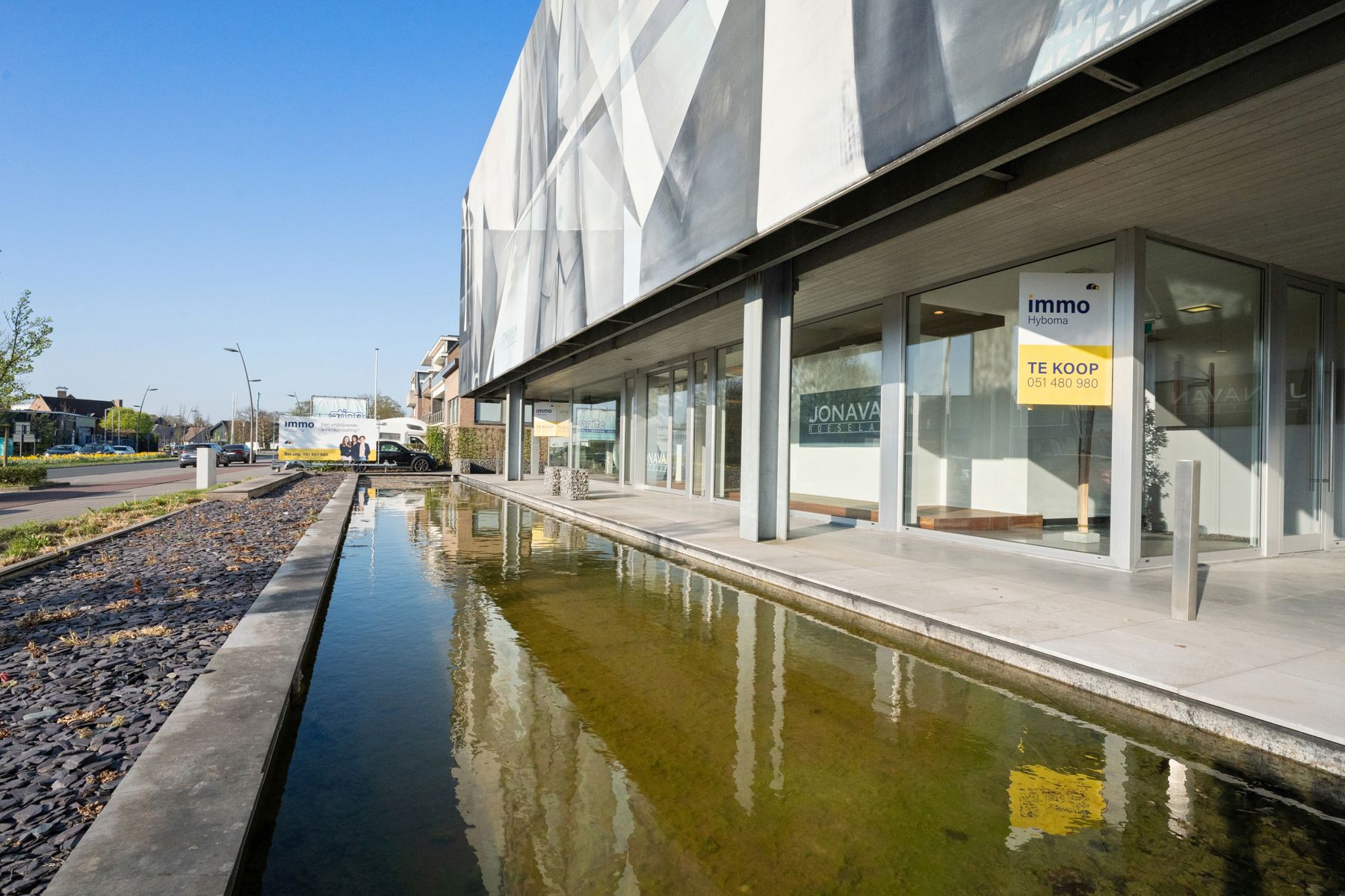 Commercieel gelegen handelspand op topligging te Roeselare foto 3