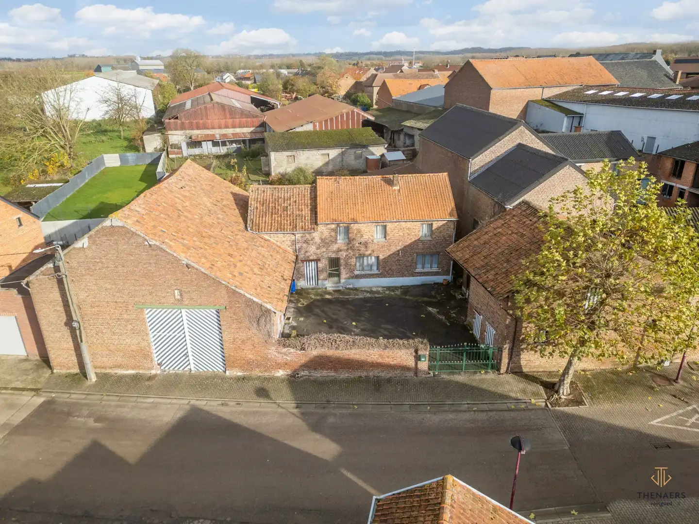 Hoofdfoto van de publicatie: Unieke hoeve met tal van mogelijkheden in het landelijke Veulen (Heers).