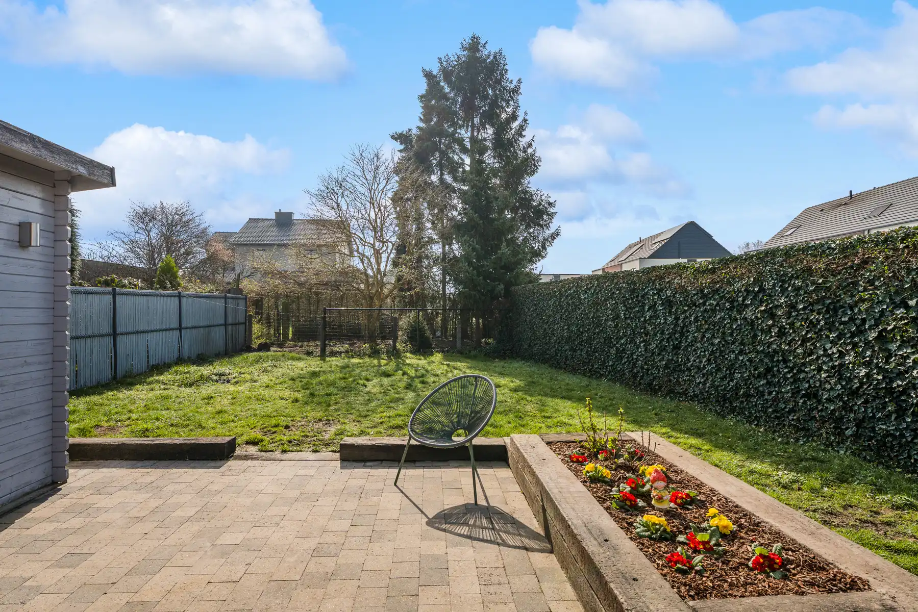 Instapklare halfopen bebouwing met zonnige tuin nabij centrum Lokeren foto 15