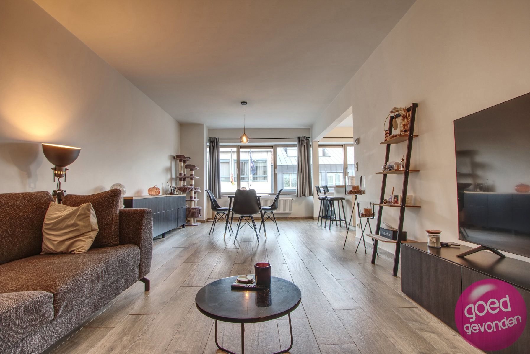 App 2 slk - lift - balkon - volledig vernieuwd - centraal foto 4