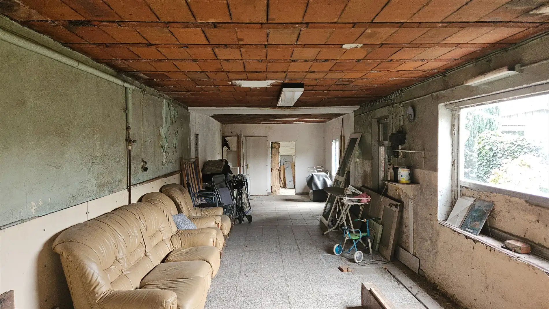 Ruime en stevige op te frissen woning met 4 slk, garage en tuin (met bijgebouw)  foto 10