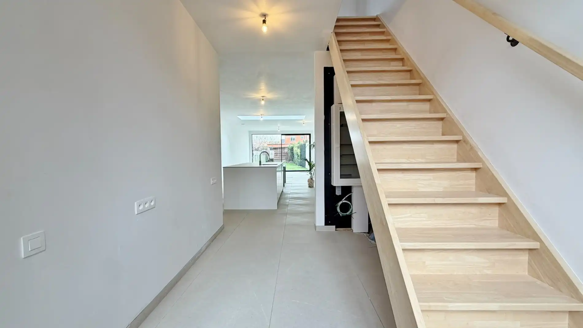 Gerenoveerde, energiezuinige woning met 3 slaapkamers, tuin en garage in centrum Ieper foto 3