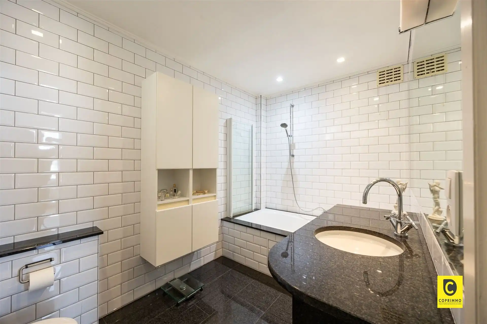 Charmant 3slpk dakappartement met terras en P foto 14