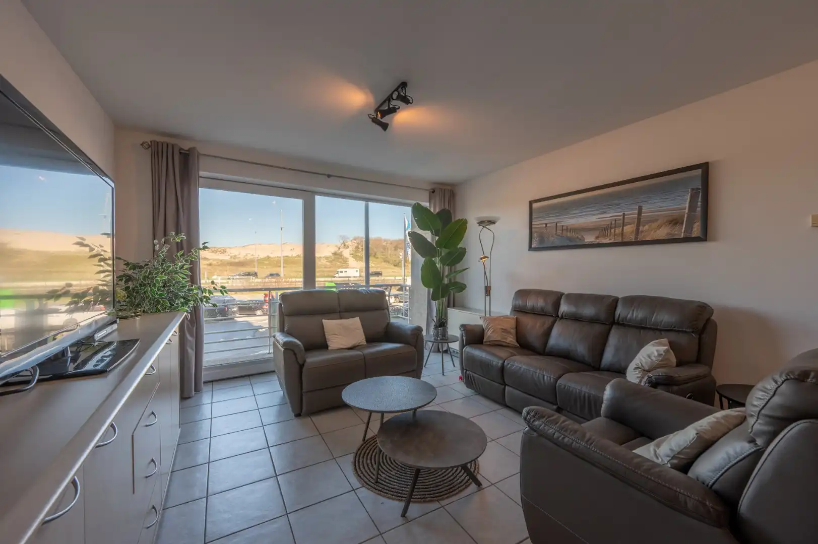 Centraal gelegen appartement met terras nabij het strand foto 4