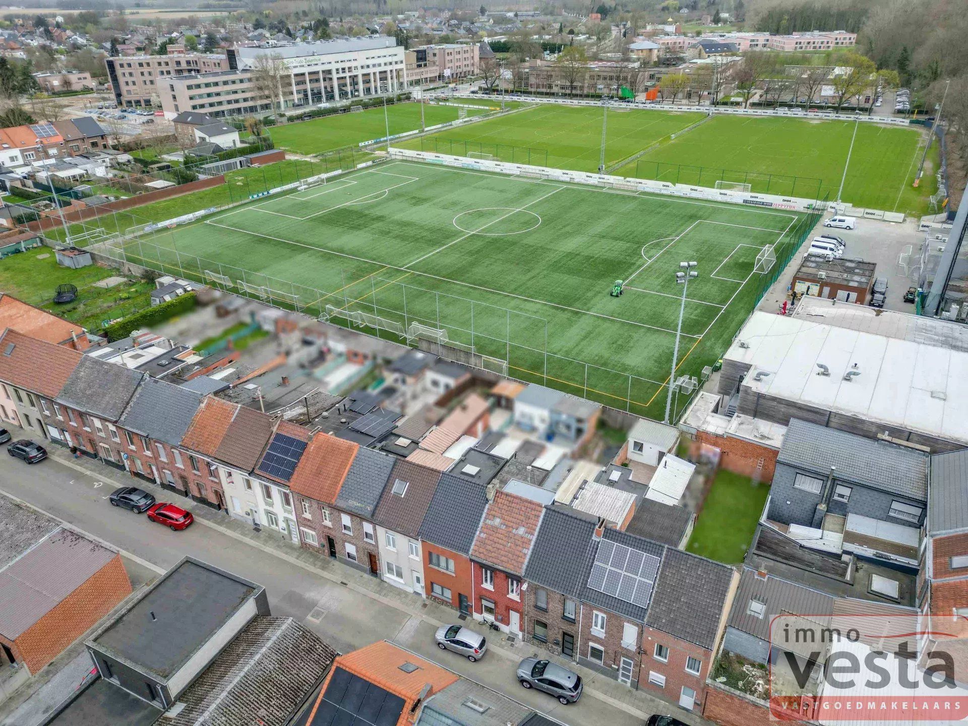 Gerenoveerde rijwoning nabij centrum foto 3