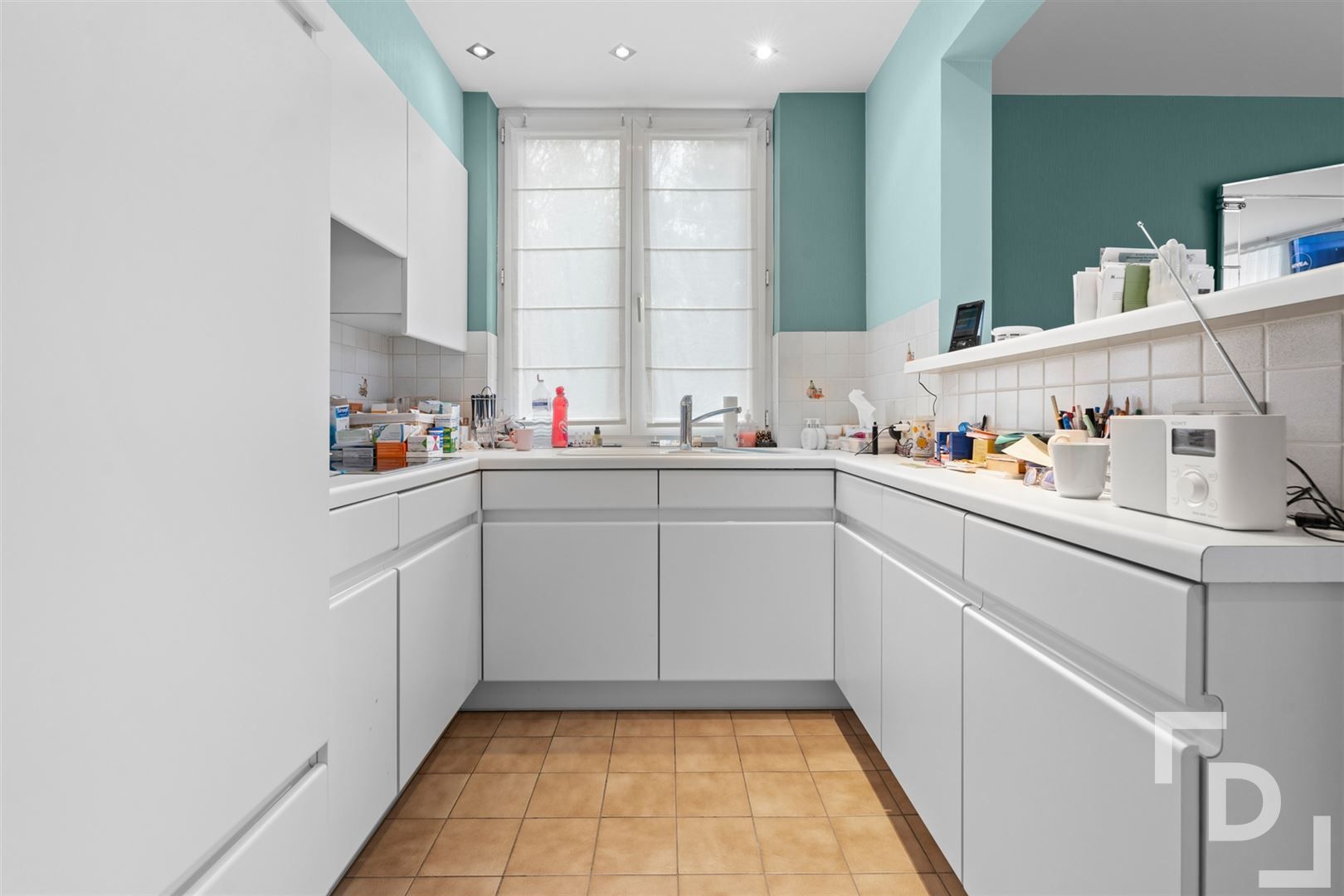 Ruim appartement met 3 slaapkamers en garage te koop in centrum Ieper. foto 6