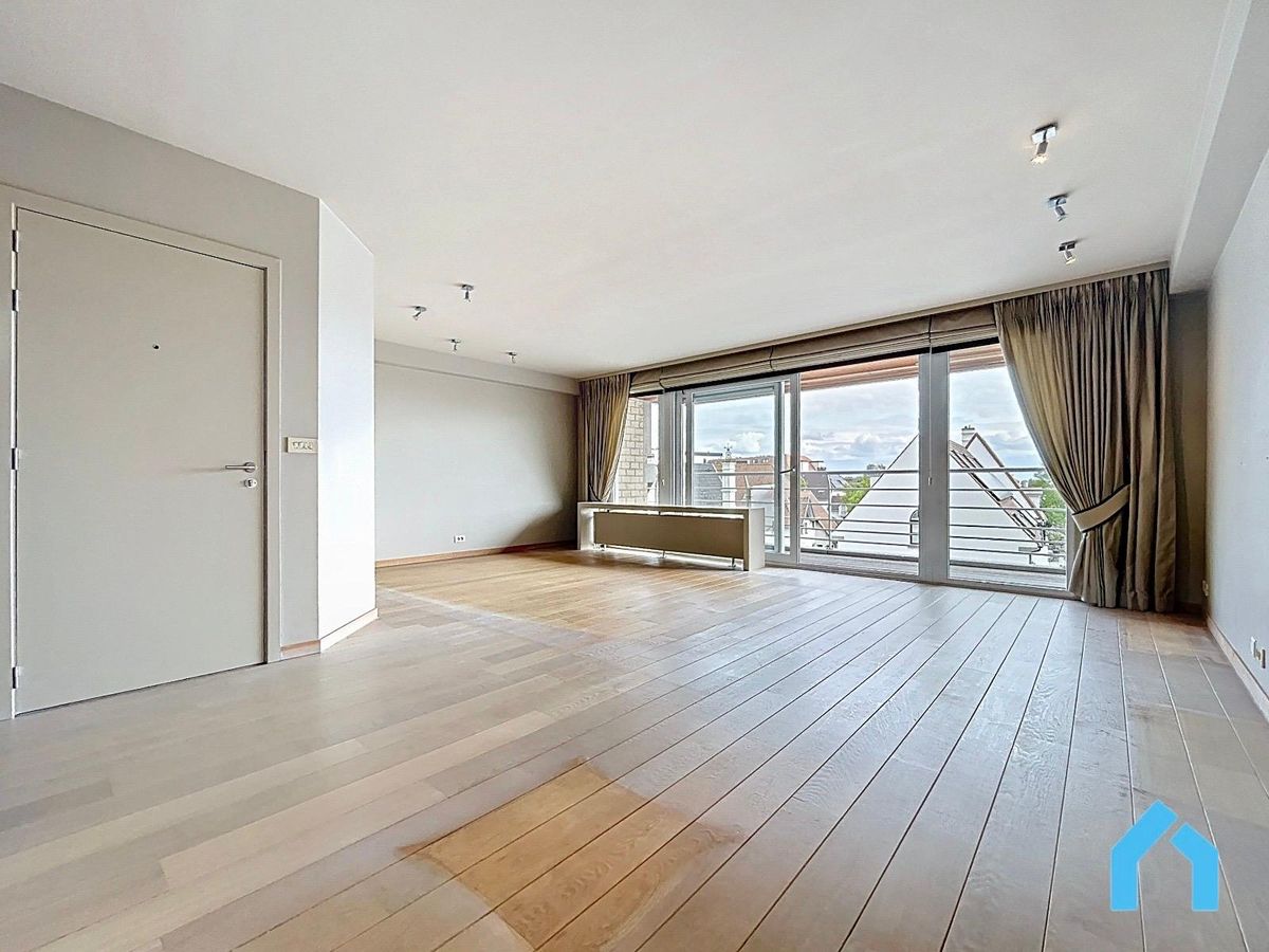 Instapklaar, zuidgericht appartement met 3 slaapkamers te huur! foto {{pictureIndex}}