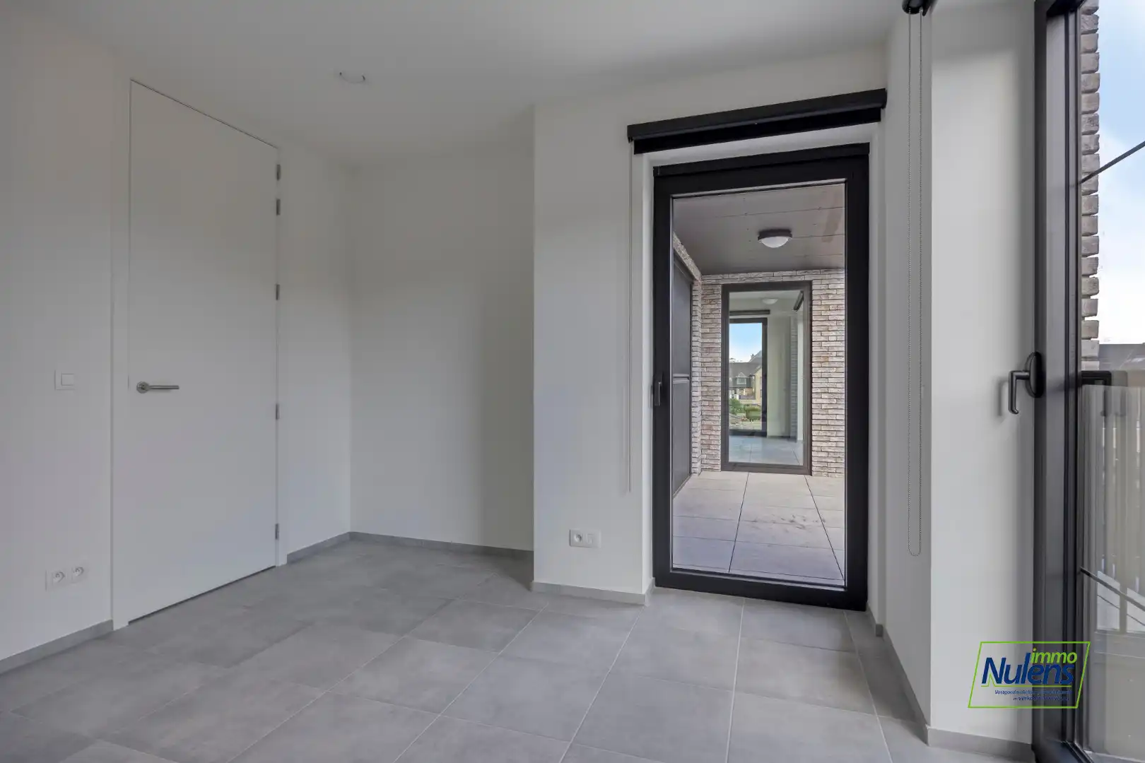 Stijlvol nieuwbouwappartement met 2 slaapkamers en zonnig terras in hartje Lanaken! foto 14