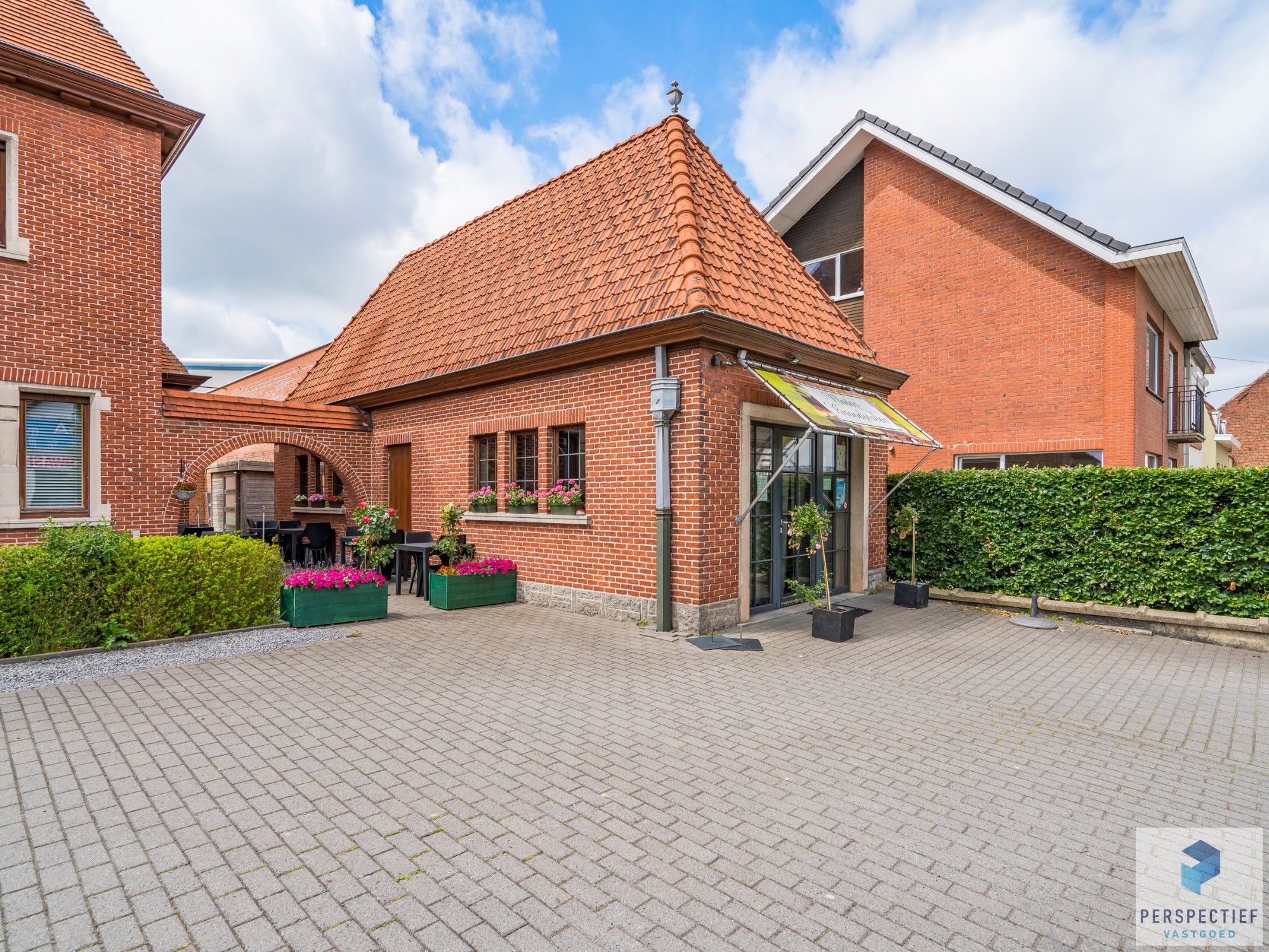 2 handelsruimtes + appartement met mogelijkheden op een strategische ligging te Roeselare foto 34
