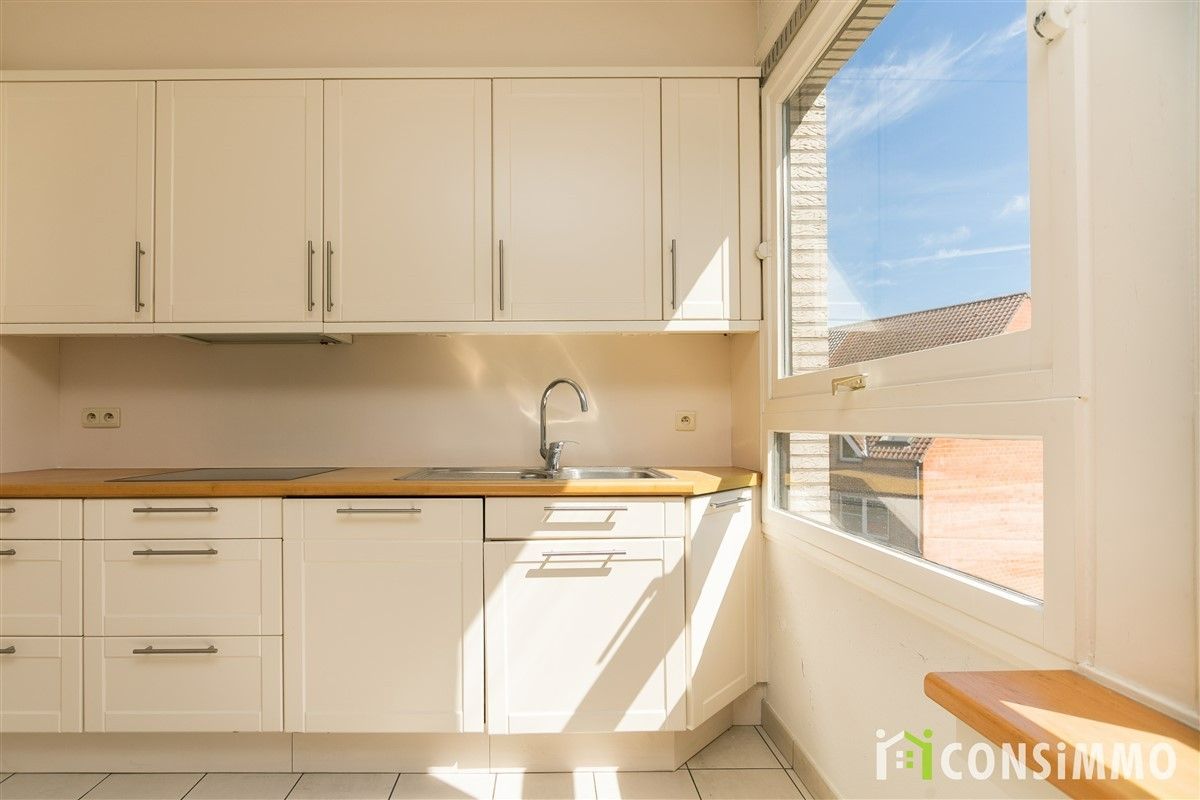 Ruim en lichtrijk appartement met 3 slaapkamers, 2 terrassen en garagebox in hartje Genk foto 13