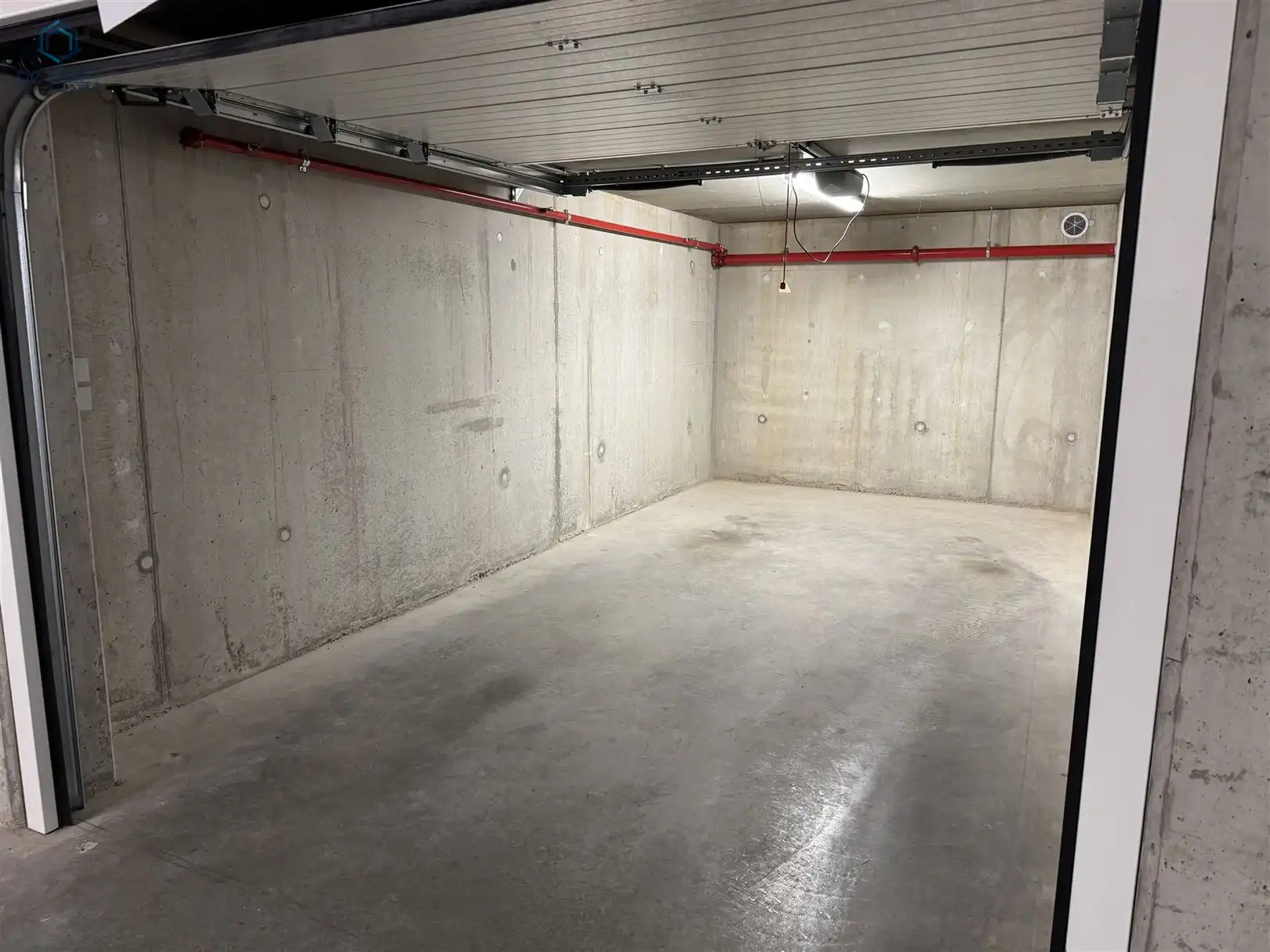 Garage nr.8 te koop in Residentie Het witte Paard te Moerbeke. foto 4
