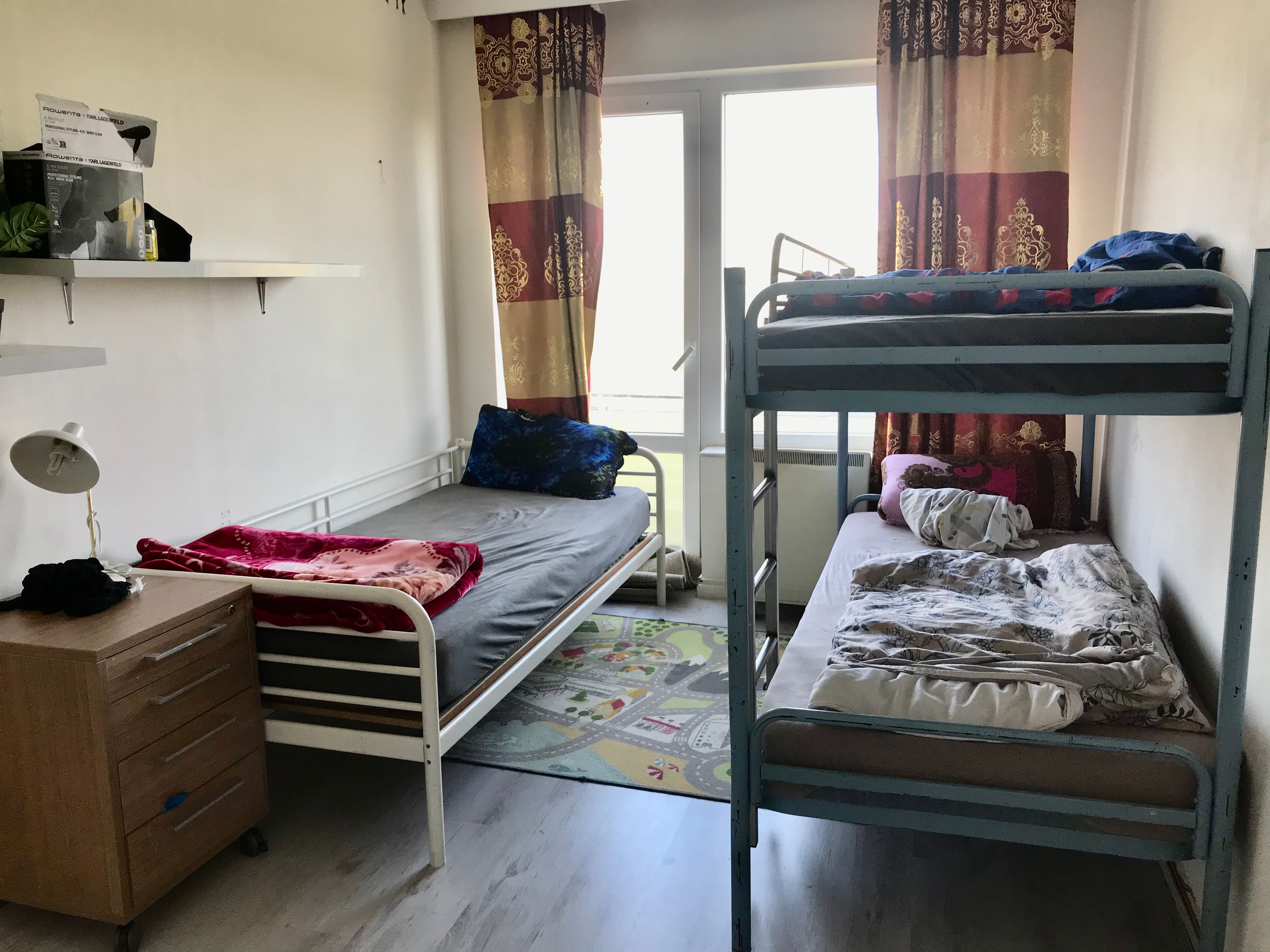 Genk, Zonneweeldelaan 21/25. Instapklaar, ruim appartement (100 m2) met 3 slaapkamers, ruim terras en kelderberging. foto 14