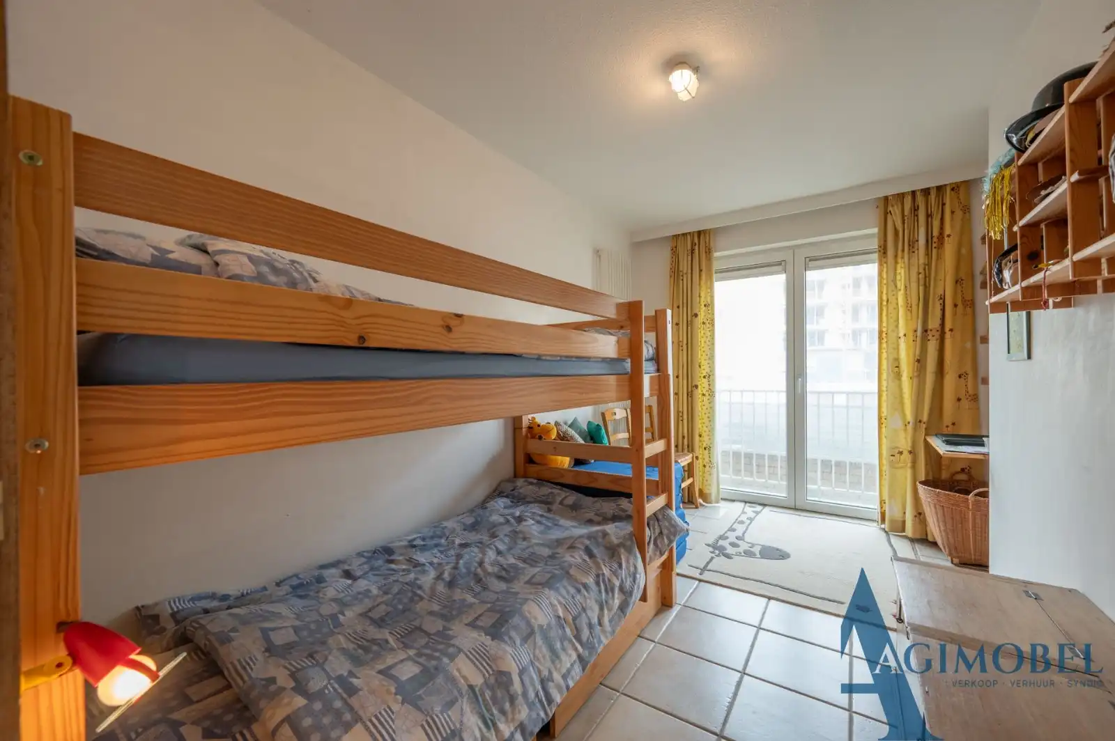 Uitzonderlijk ruim appartement met 4 slaapkamers, veel lichtinval en garage mogelijk vlakbij het Rubensplein! foto 13