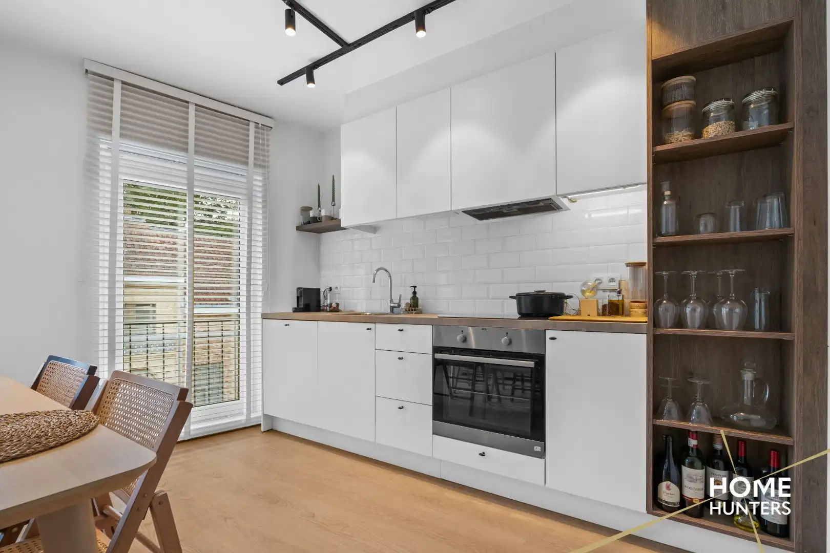 Volledig gerenoveerd appartement met fantastische zichten in het historische stadscentrum van Ieper foto 7