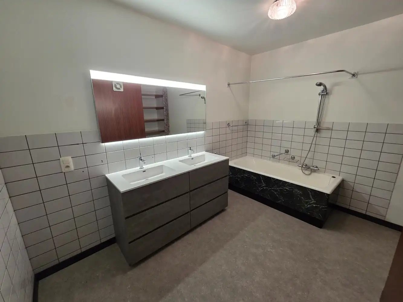 Uitzonderlijk ruim appartement met 4 slaapkamers, bureau en dubbele garage foto 14