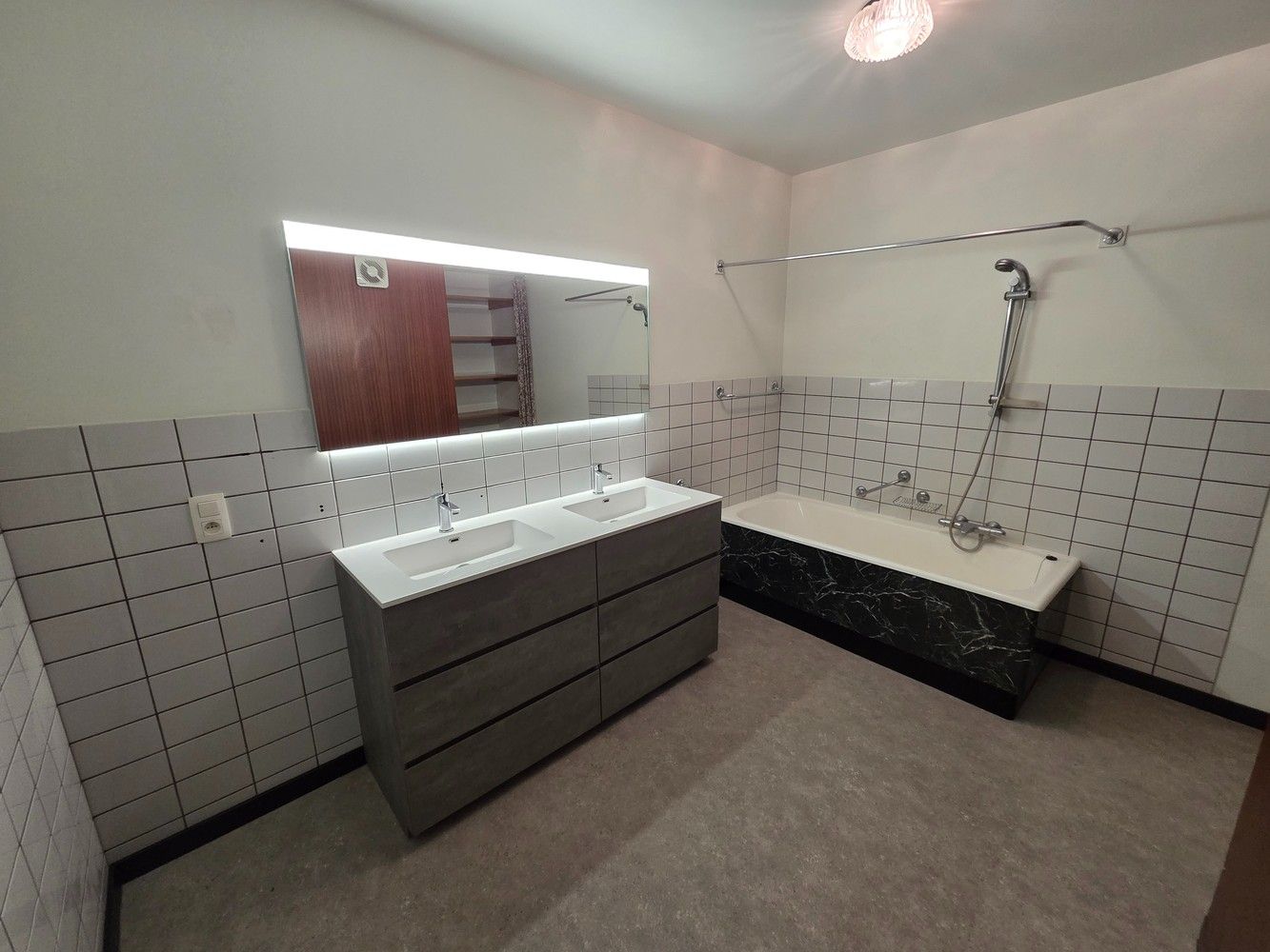 Uitzonderlijk ruim appartement met 4 slaapkamers, bureau en dubbele garage foto 14