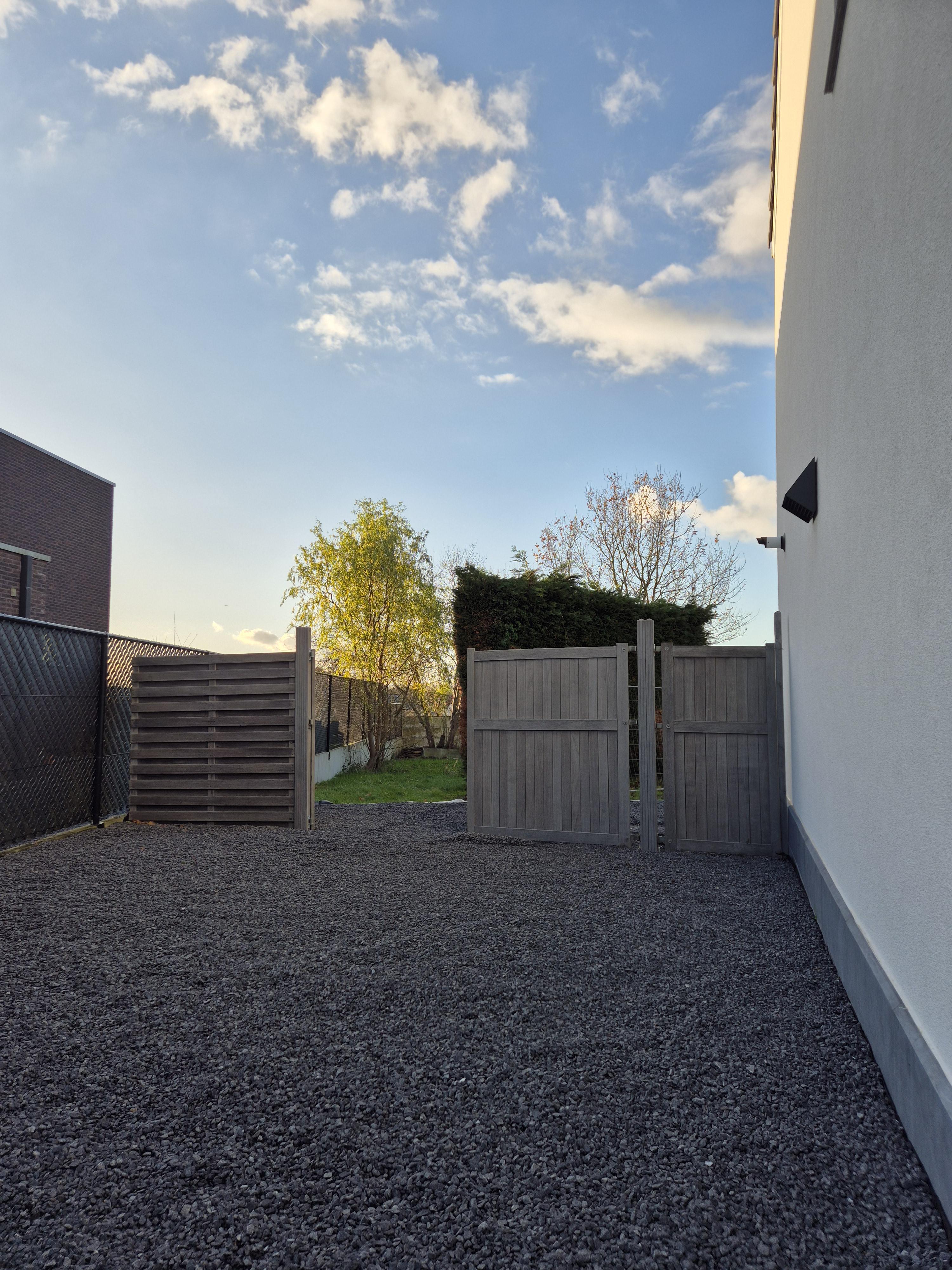 Leuke gerenoveerde woning met 4 slaapkamers en tuin foto 4