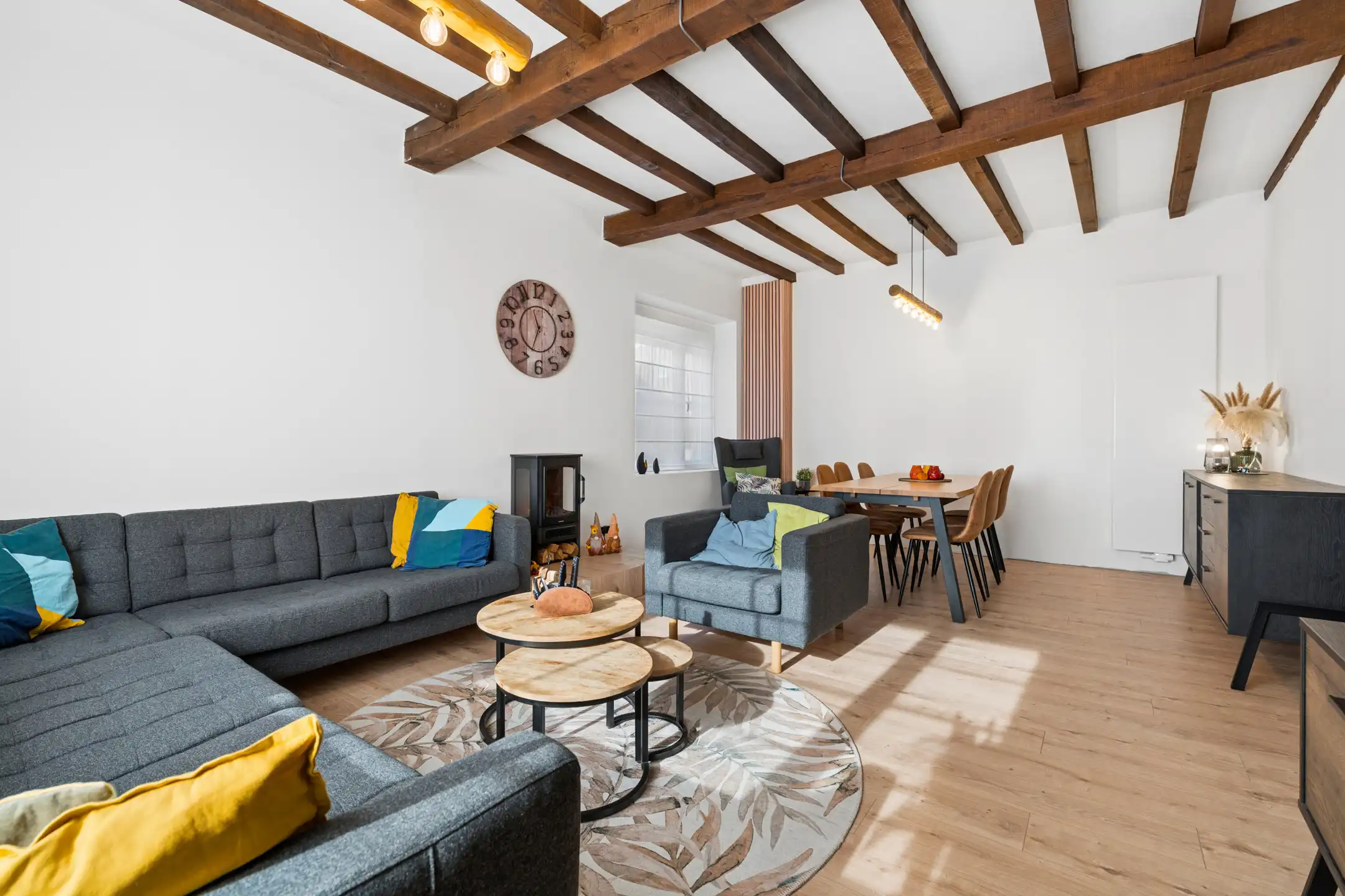 Instapklare, gerenoveerde gezinswoning met 3 slaapkamers foto {{pictureIndex}}