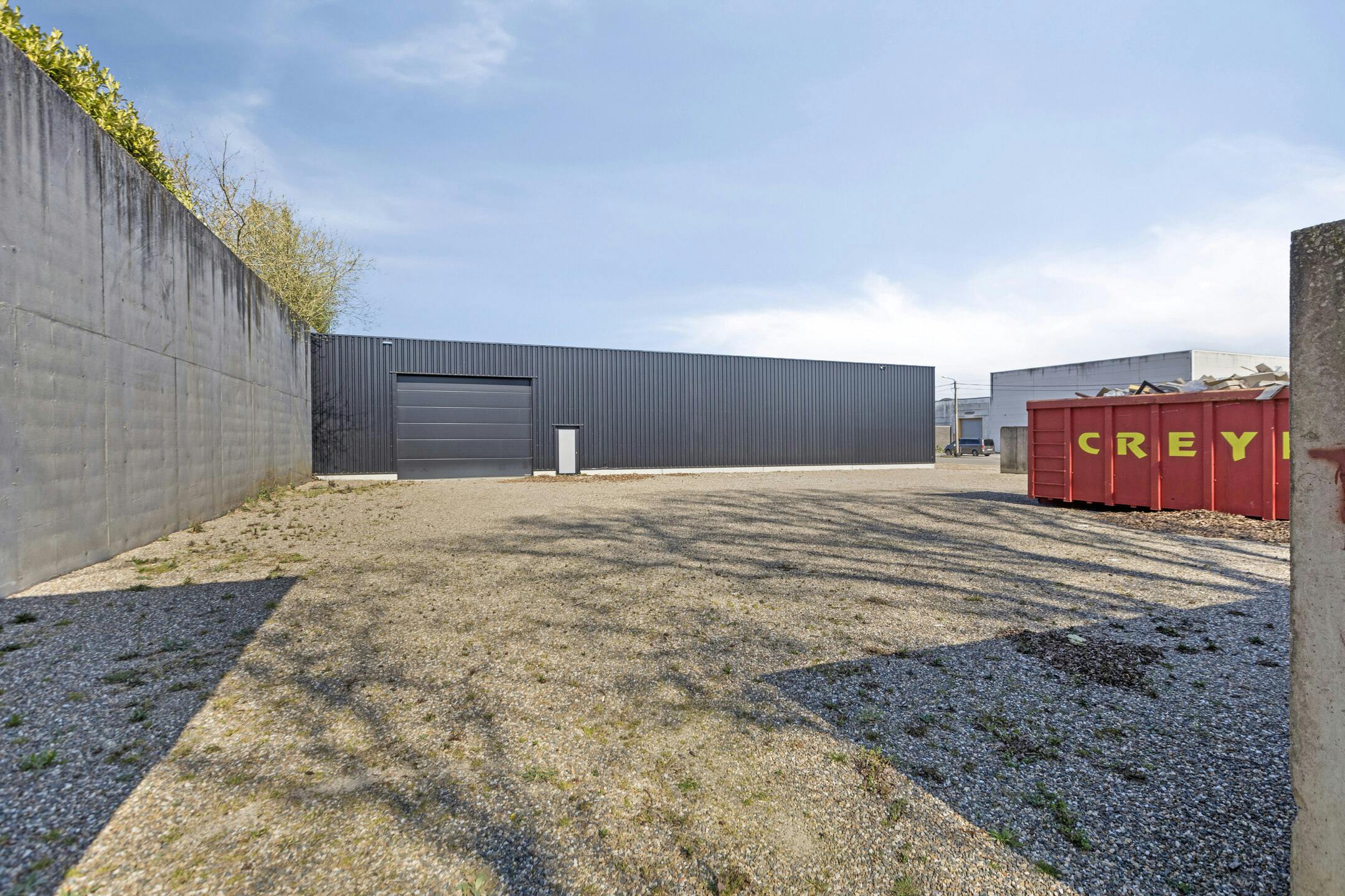 Industriegebouw met conciërge-appartement op 34a 60ca in Maaseik te koop foto 23
