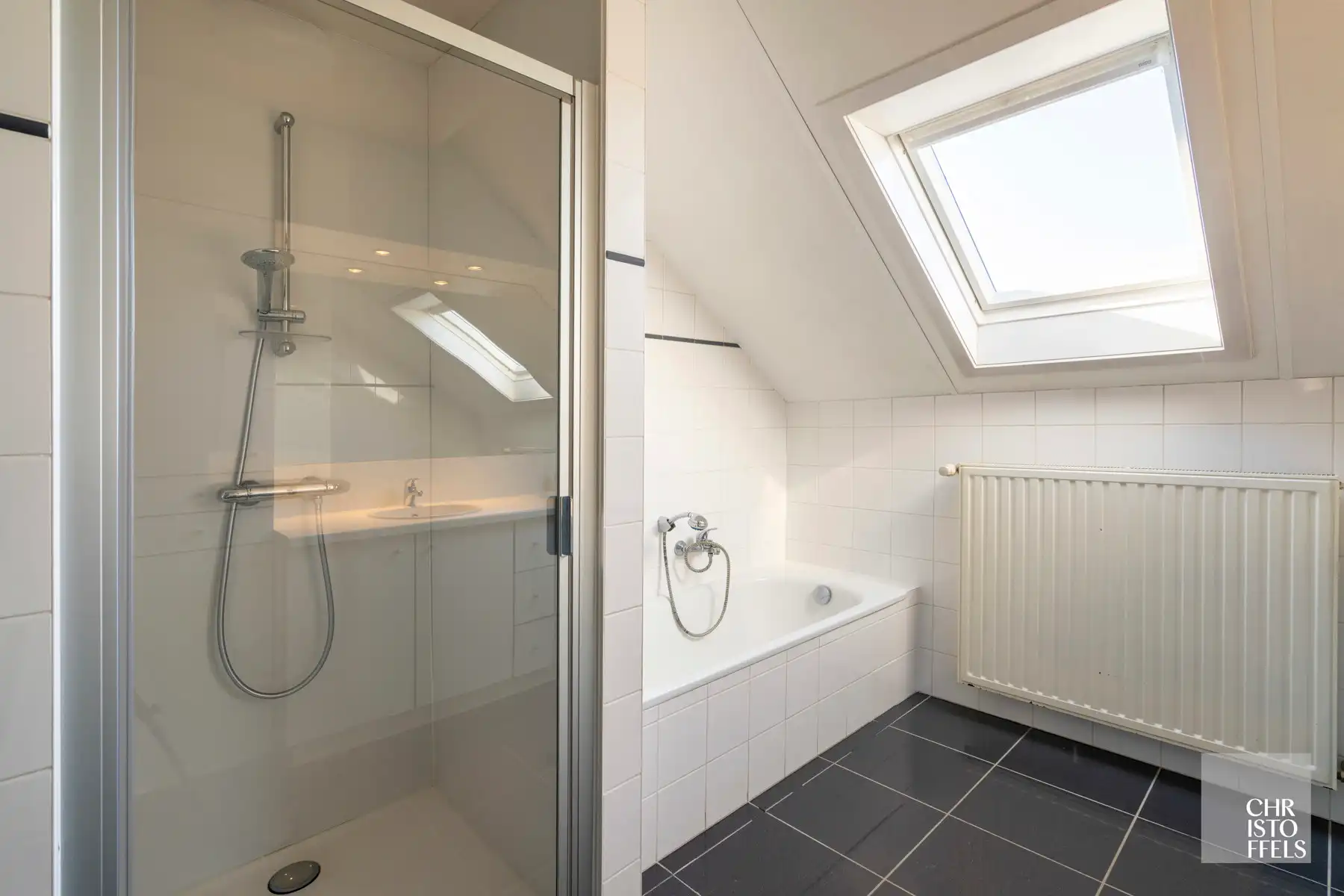 Vergunde tweewoonst met paardenaccommodatie op 3.721 m²  foto 19