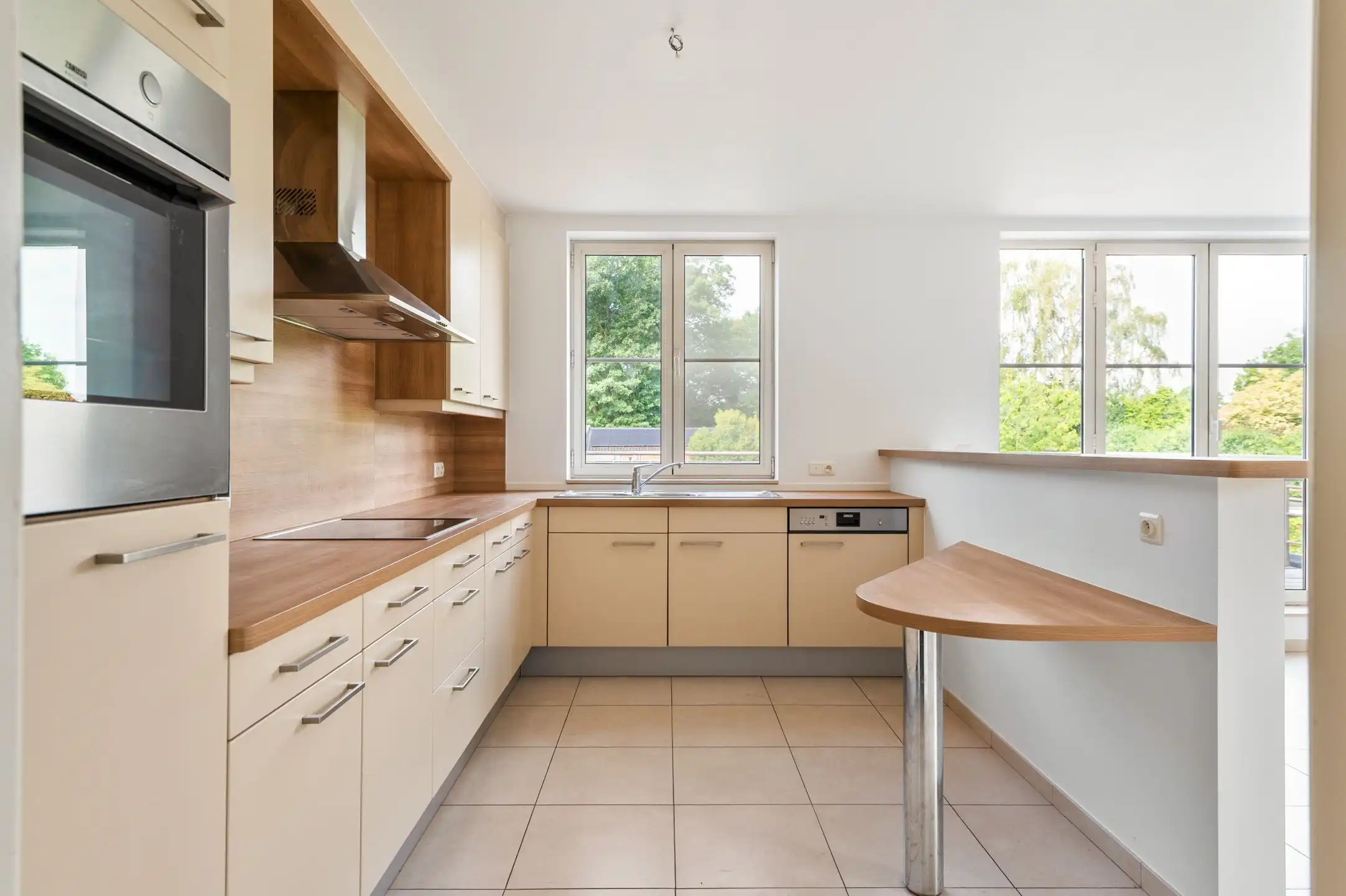 Ruim en energiezuinig wonen met zicht op groen in Ekeren! foto 9