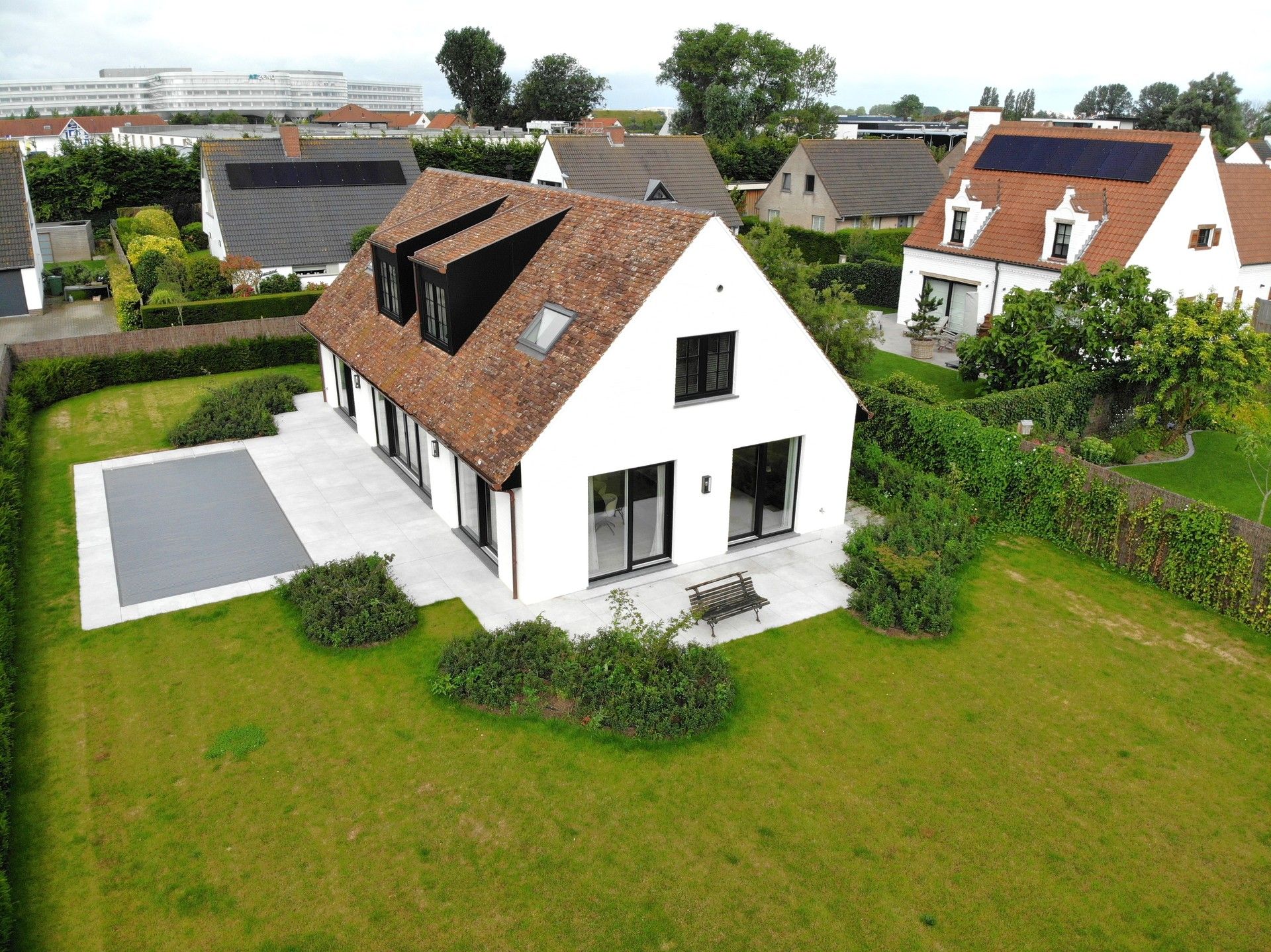 Prachtig gerenoveerde villa op een rustige ligging te Knokke foto 1