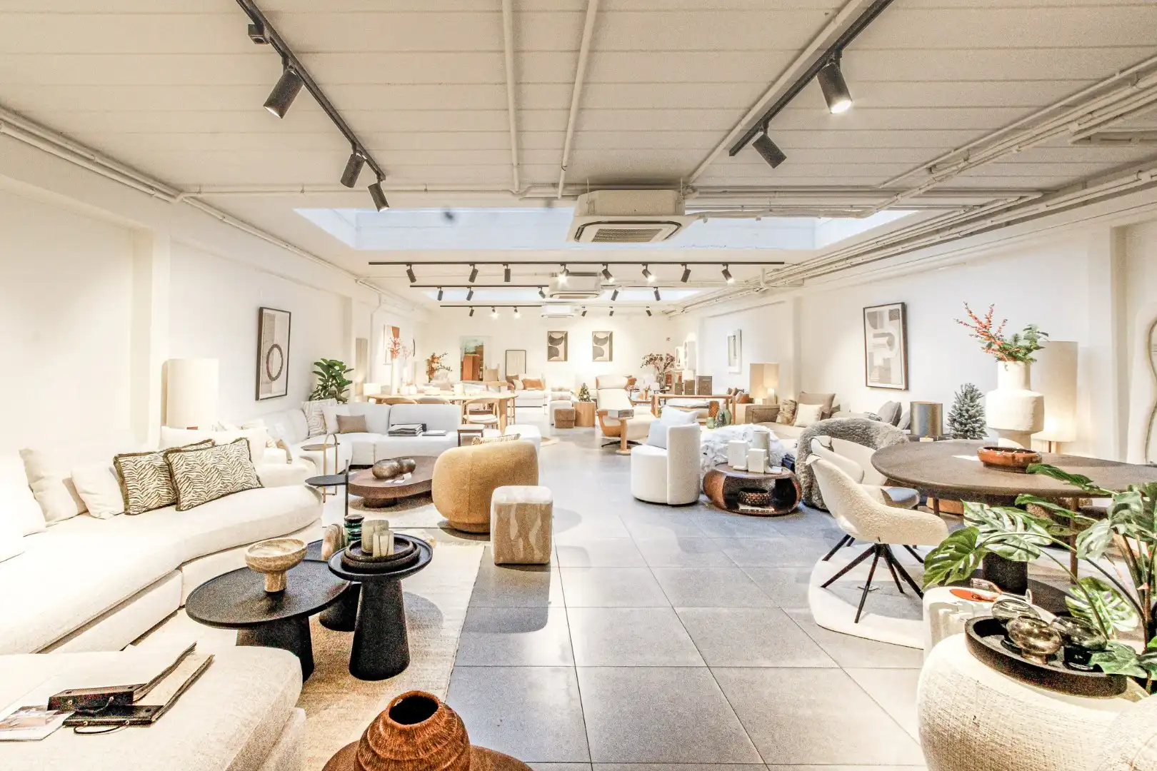 Verhuurd handelspand te koop Lippenslaan 253  foto 2