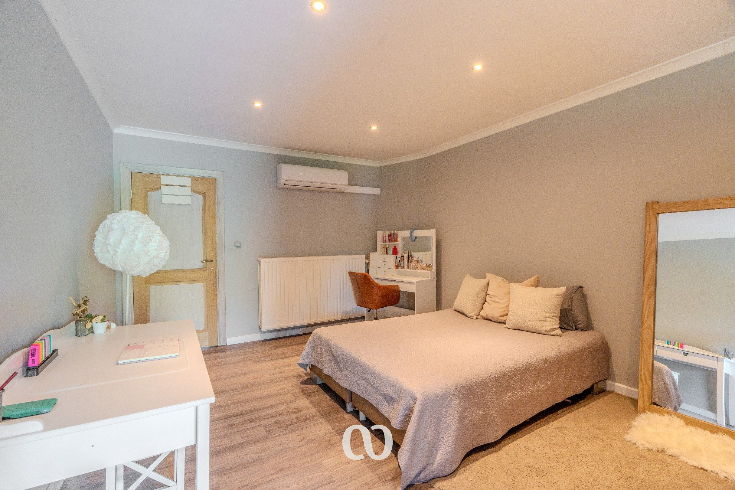 Prachtig gerenoveerde herenwoning met zeer veel ruimte foto 19