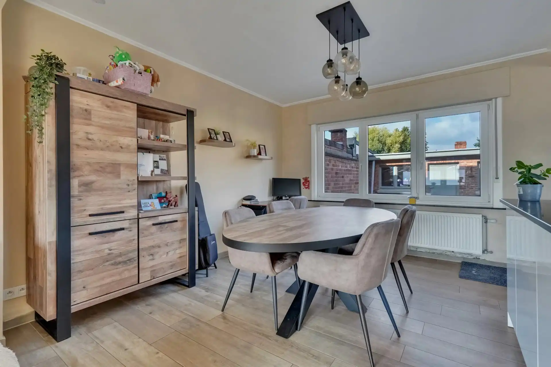 Ruime gezinswoning met drie slaapkamers foto 7