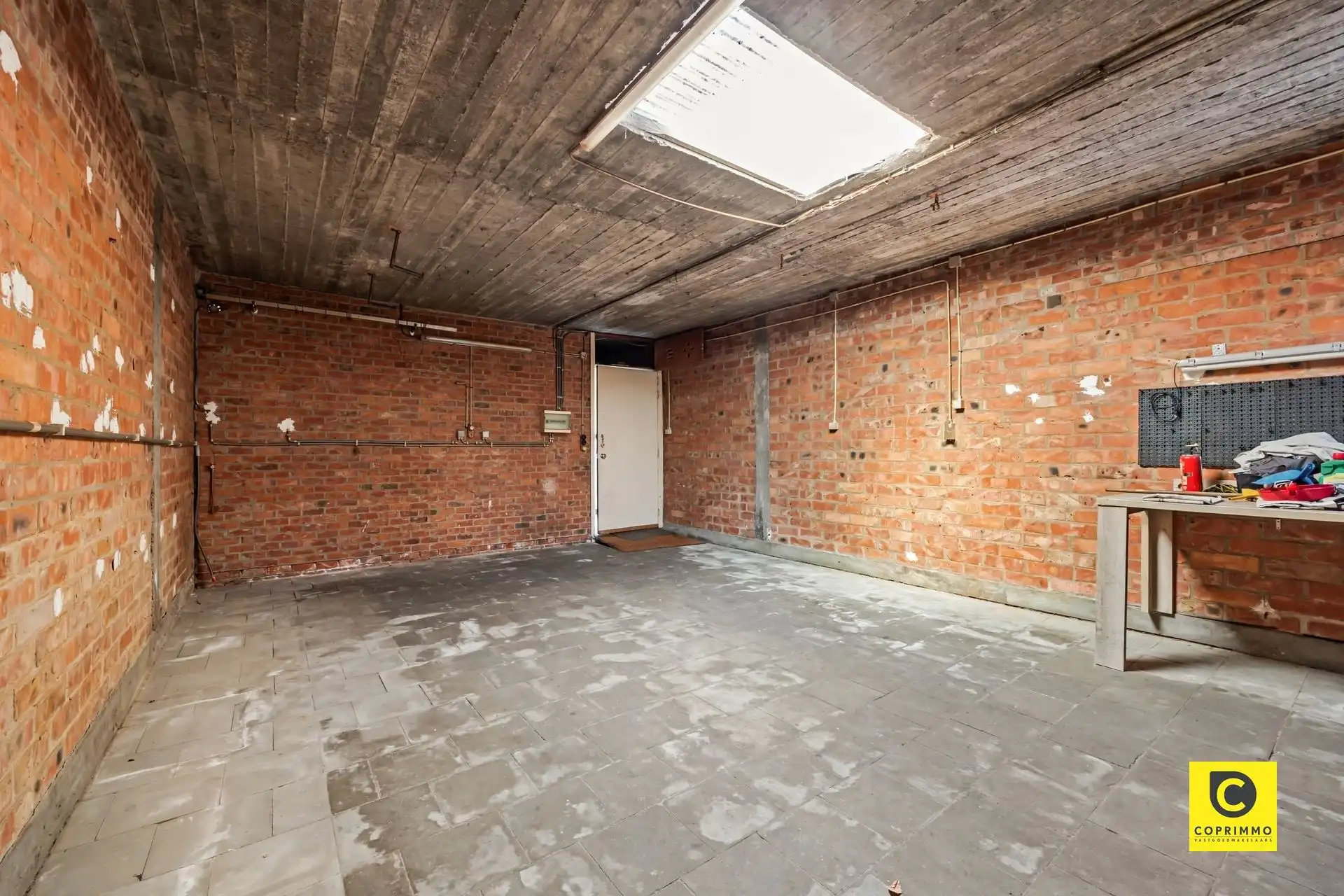 Ruime multifunctionele woning met parking foto 22